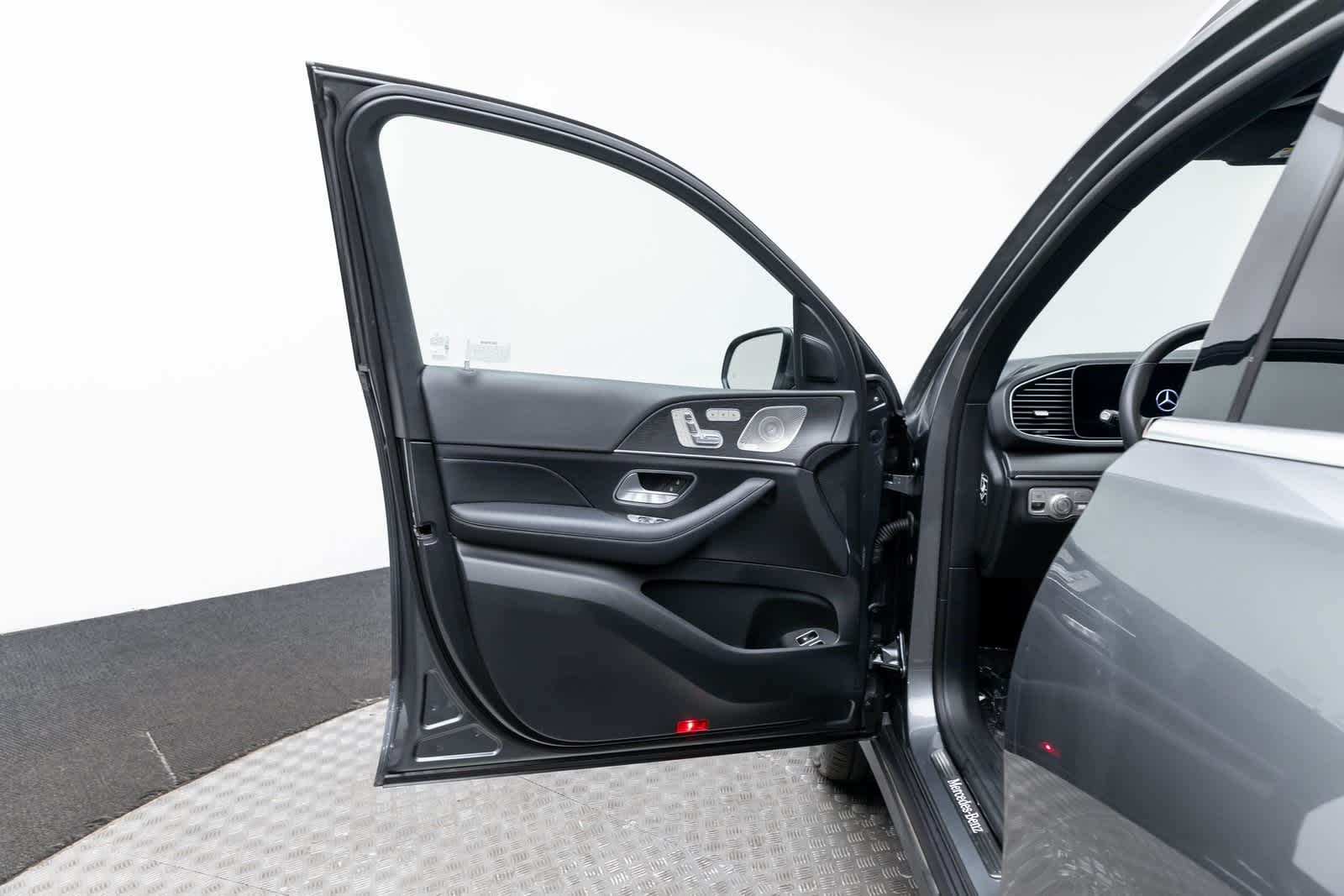 Thumbnail: 2025 Mercedes-Benz GLE - 23