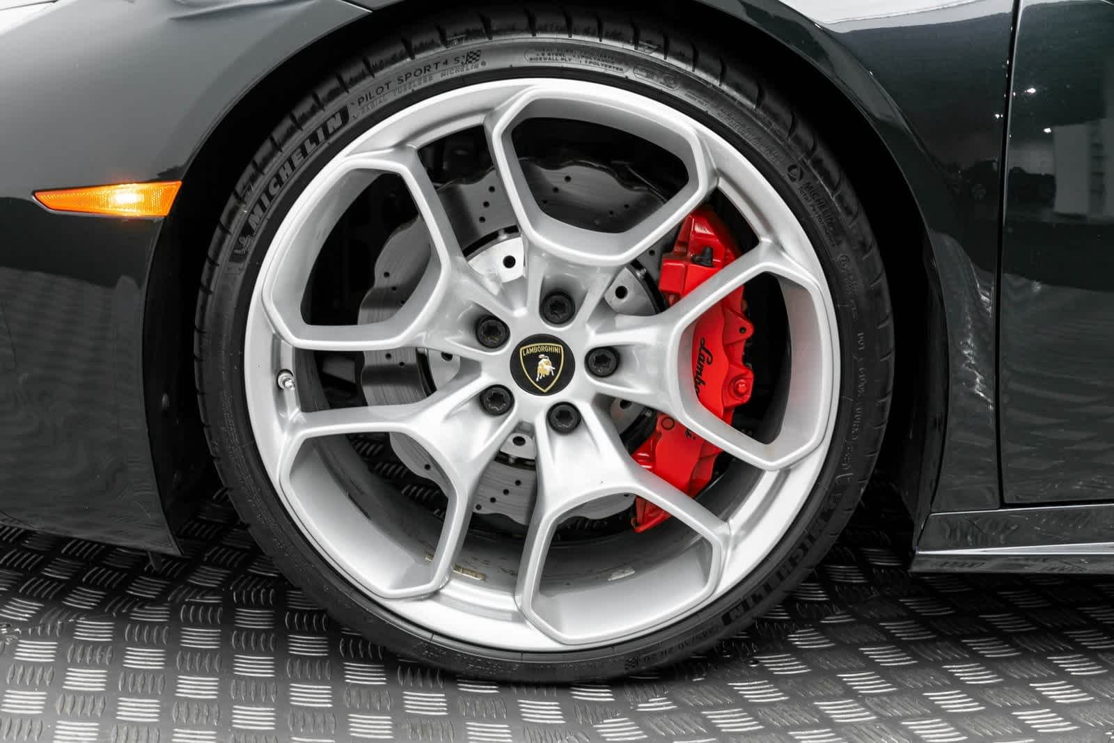 Thumbnail: 2019 Lamborghini Huracan - 8