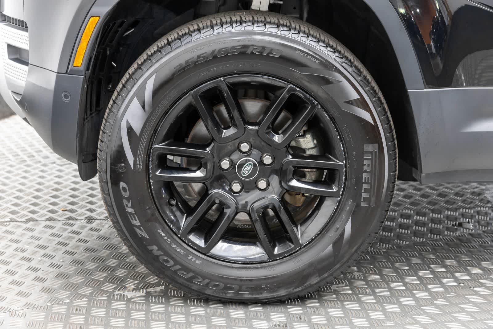 Thumbnail: 2025 Land Rover Defender - 7