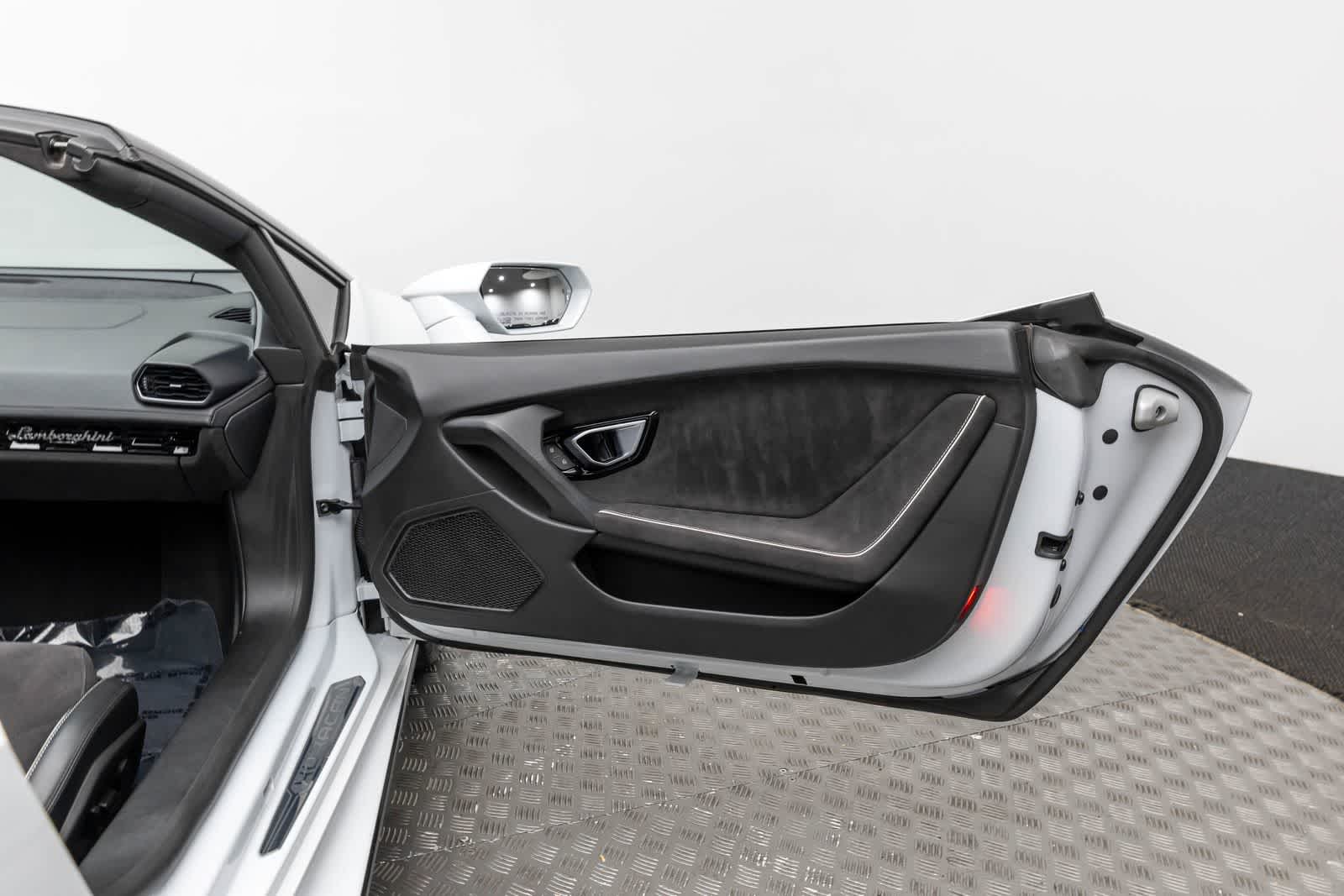 Thumbnail: 2020 Lamborghini Huracan - 35