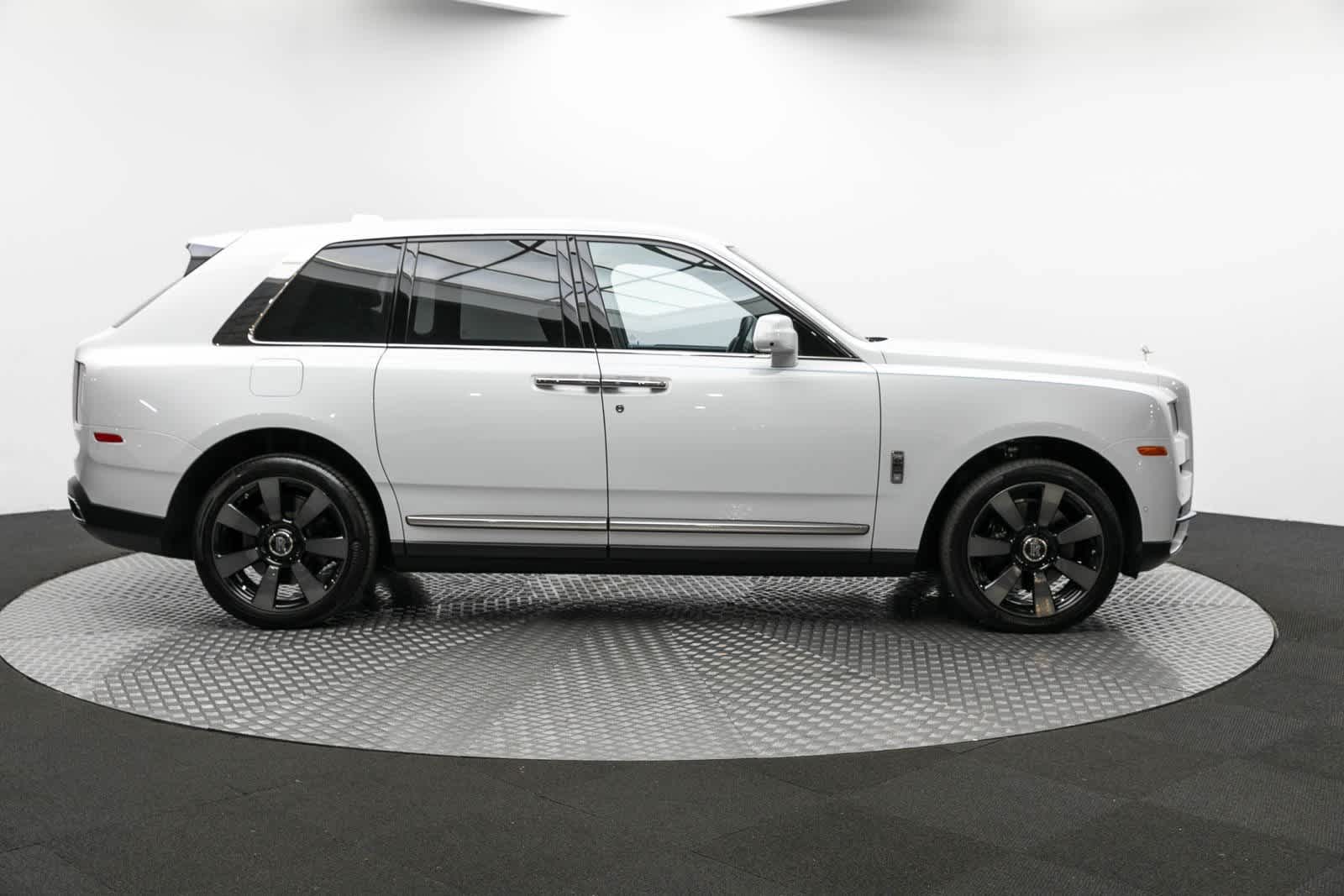 Thumbnail: 2022 Rolls-Royce Cullinan - 44