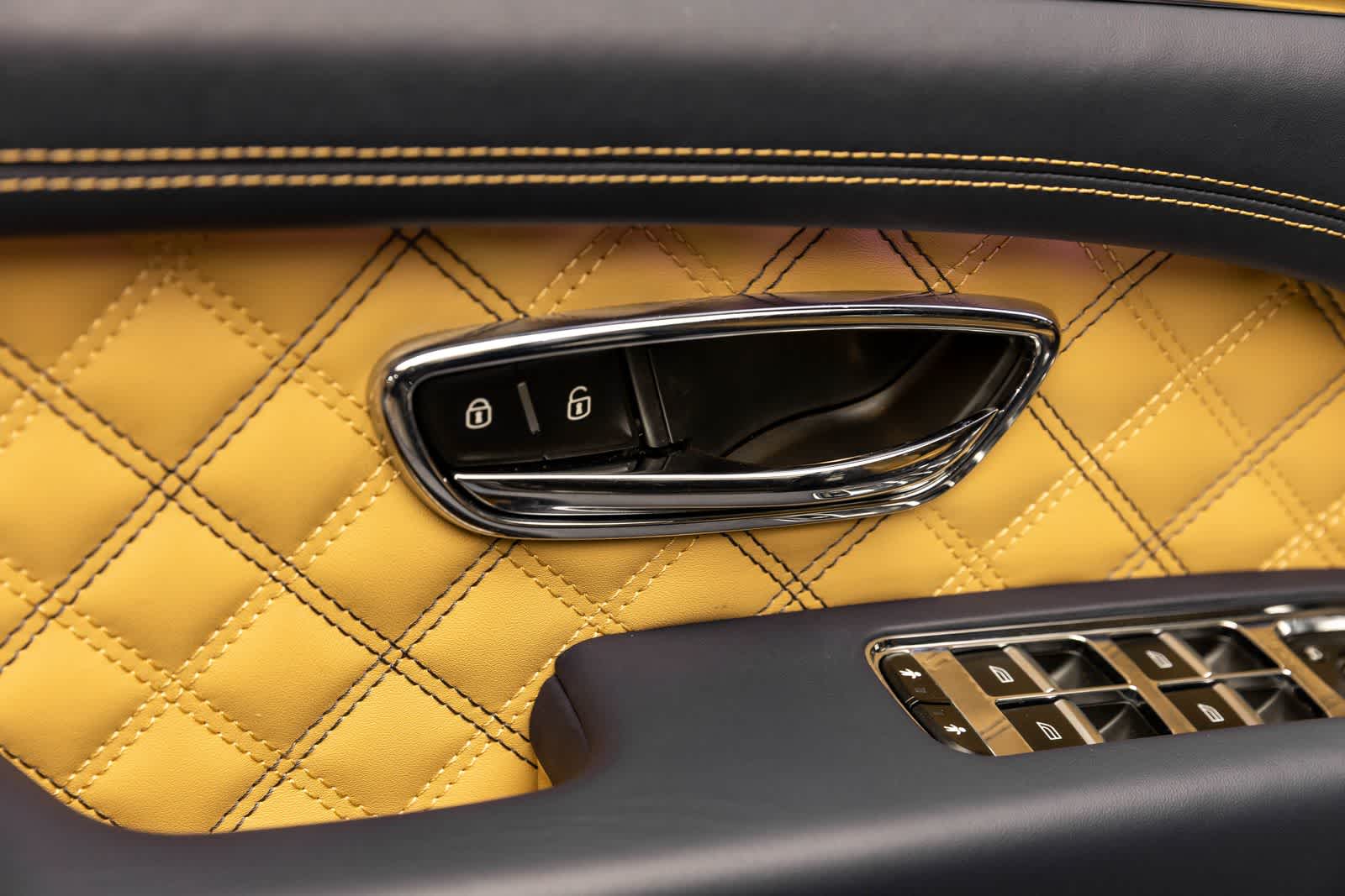 Thumbnail: 2021 Bentley Bentayga - 27