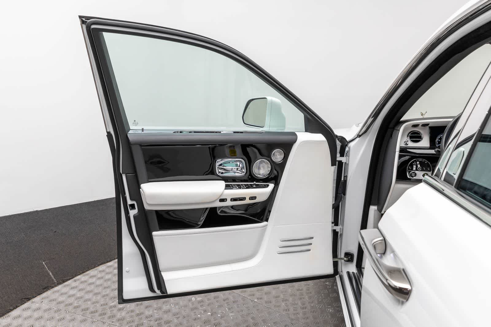 Thumbnail: 2020 Rolls-Royce Phantom - 11