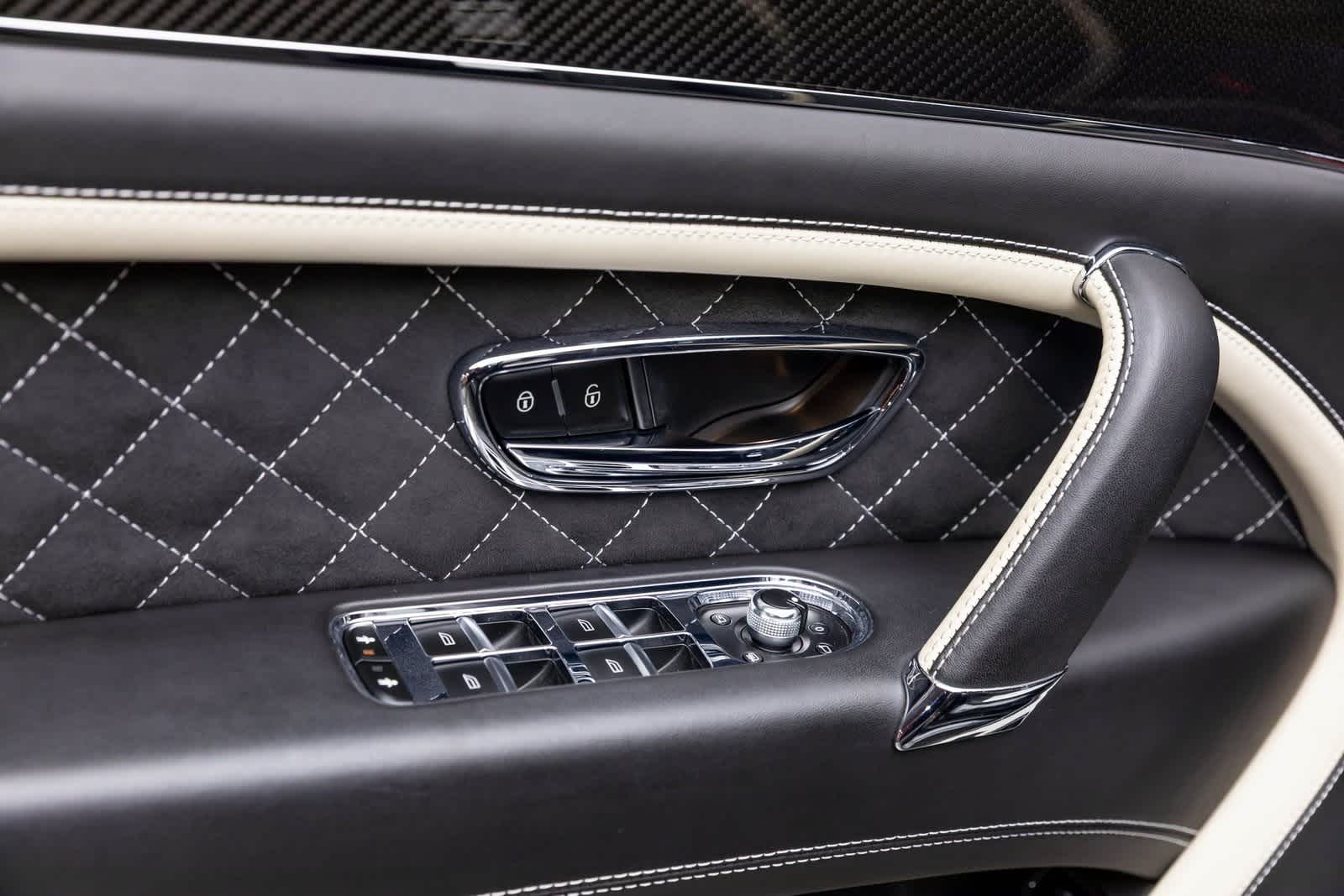 Thumbnail: 2020 Bentley Bentayga - 24