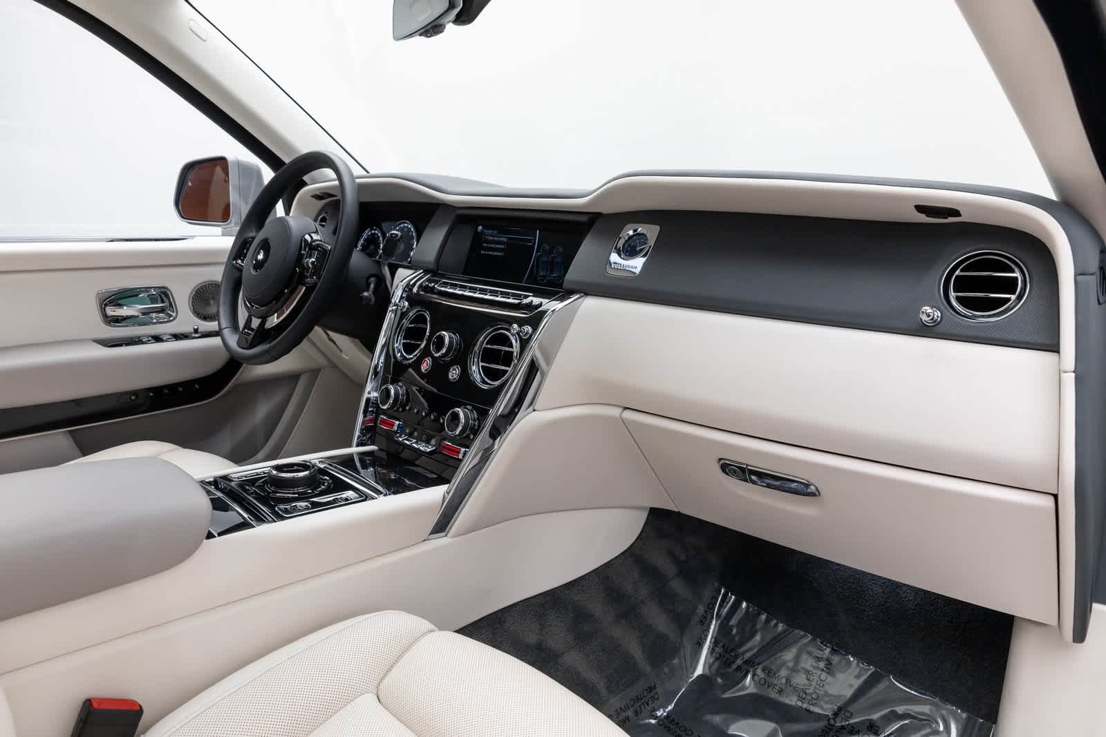 Thumbnail: 2022 Rolls-Royce Cullinan - 44