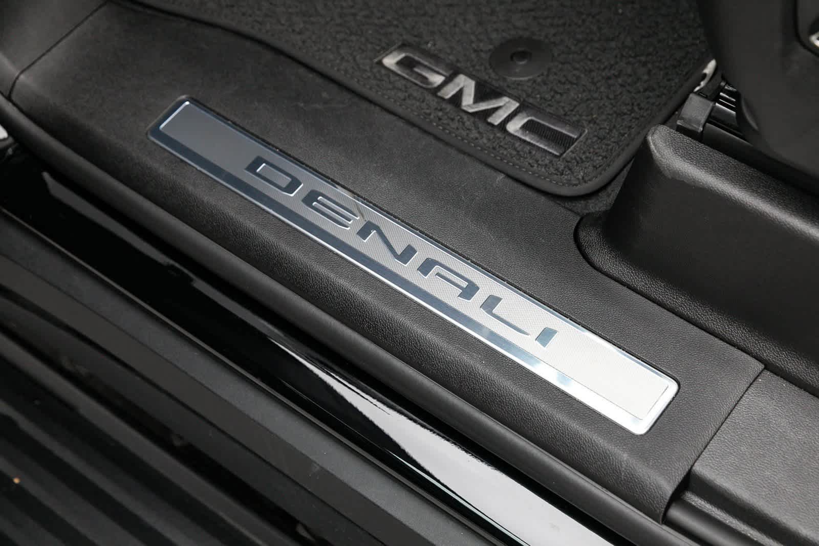 2023 GMC Yukon XL Denali 22