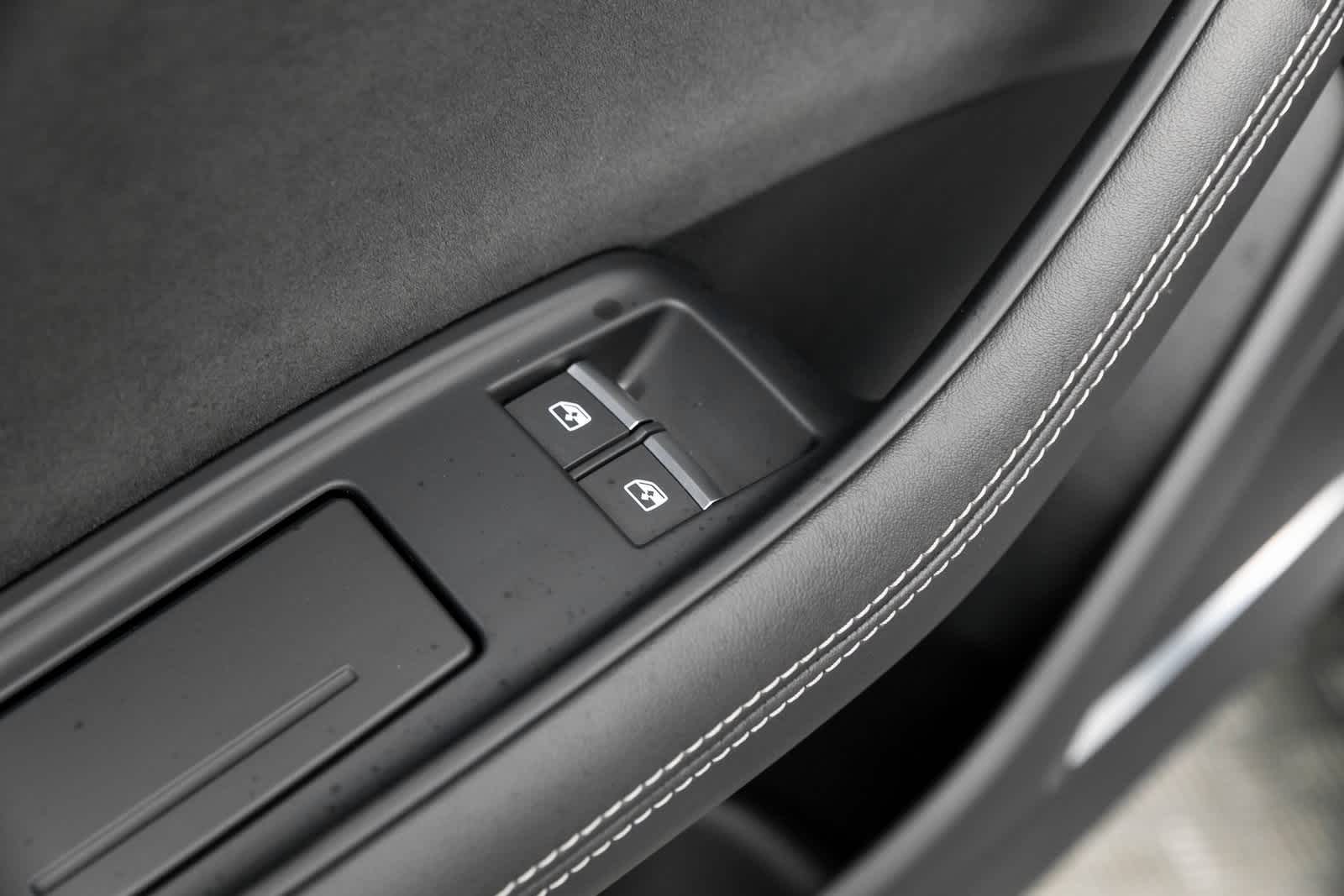 Thumbnail: 2023 Audi SQ8 - 35