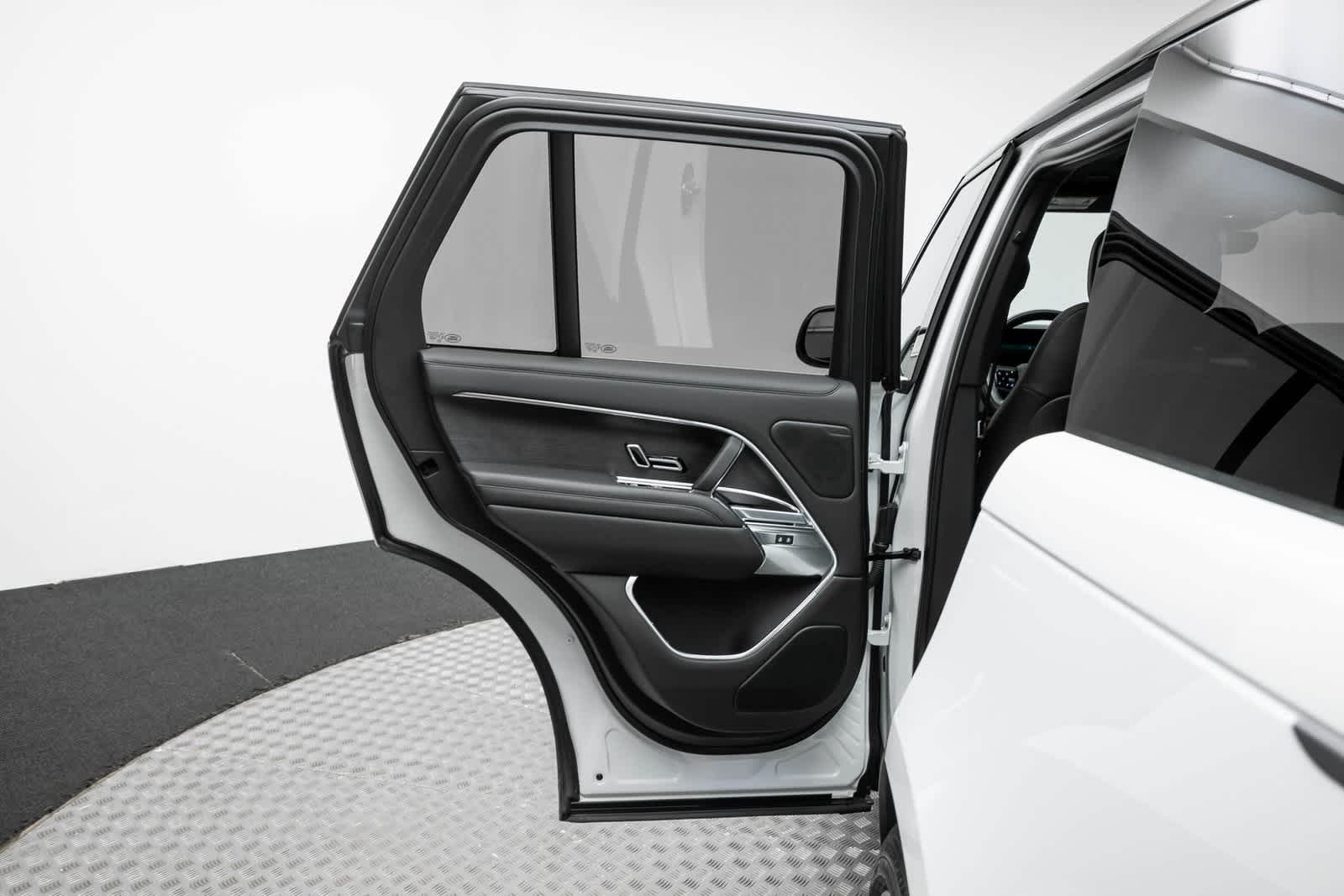 Thumbnail: 2025 Land Rover Range Rover - 36