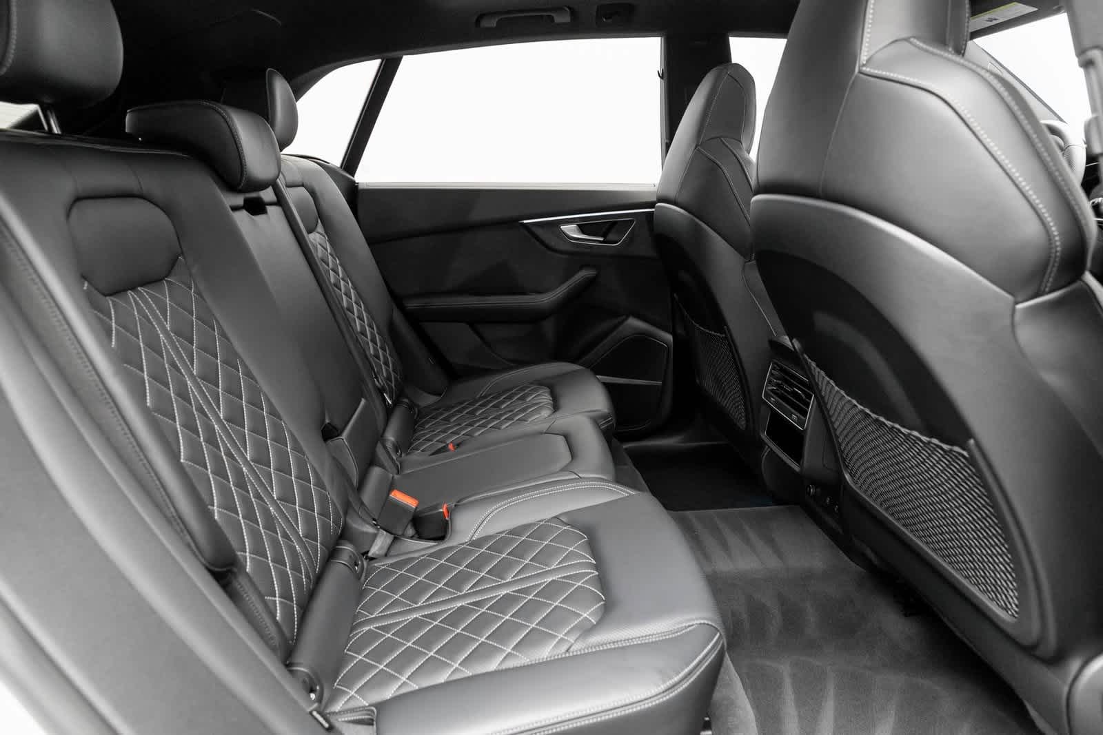 Thumbnail: 2023 Audi SQ8 - 12