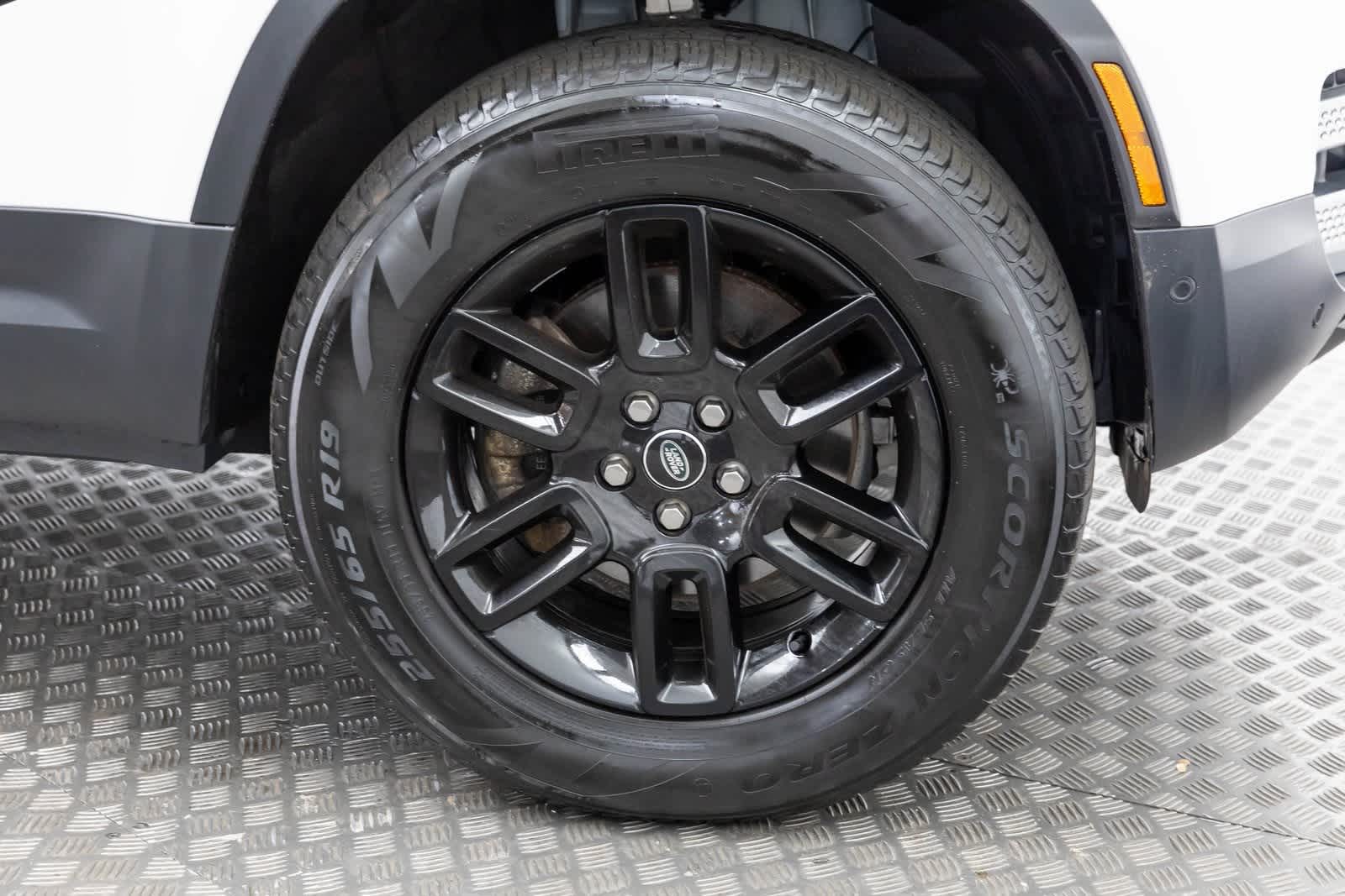 Thumbnail: 2025 Land Rover Defender - 45