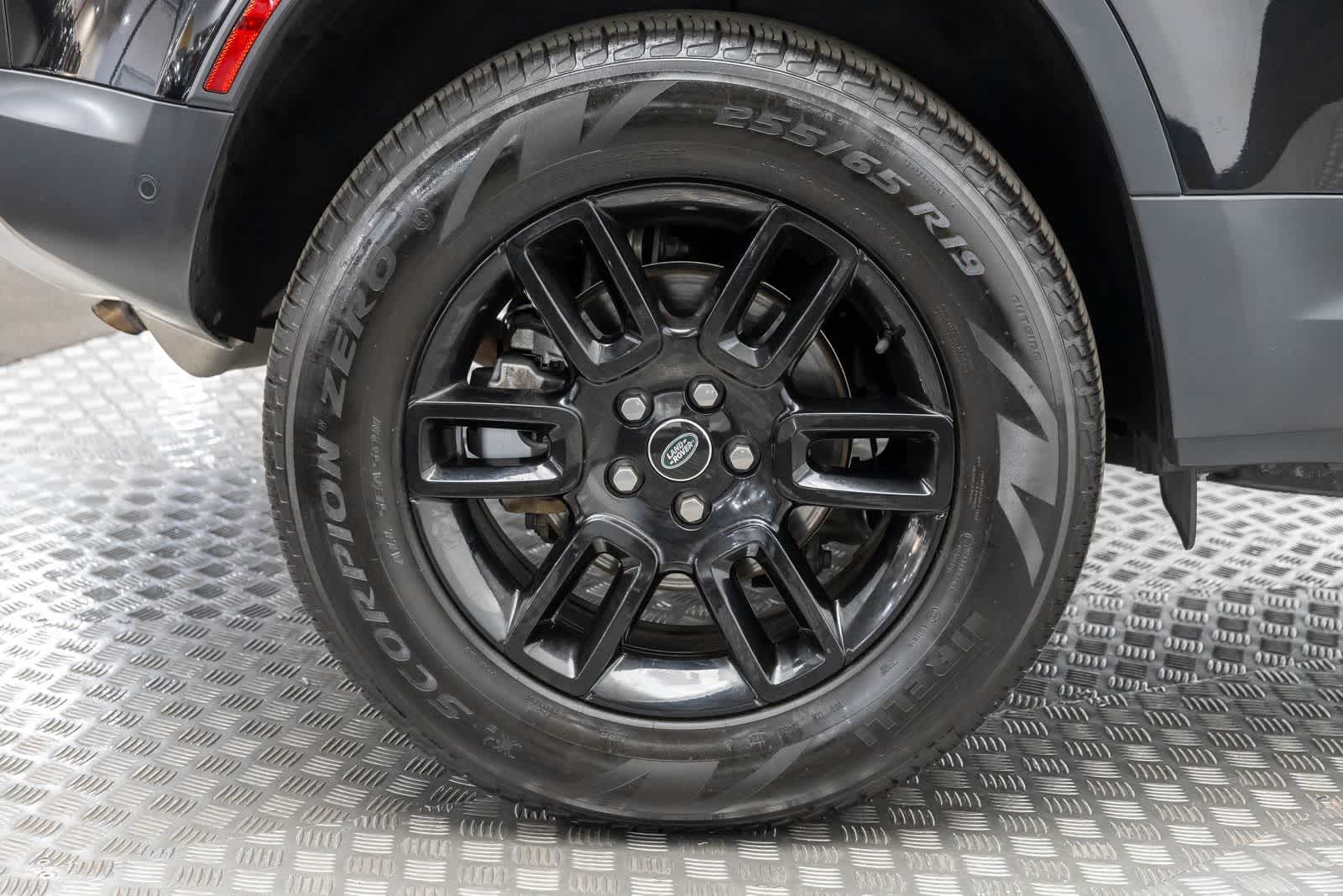 Thumbnail: 2025 Land Rover Defender - 45