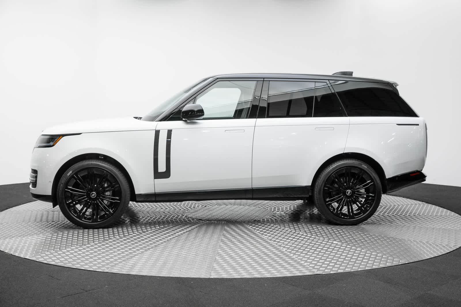 Thumbnail: 2025 Land Rover Range Rover - 3