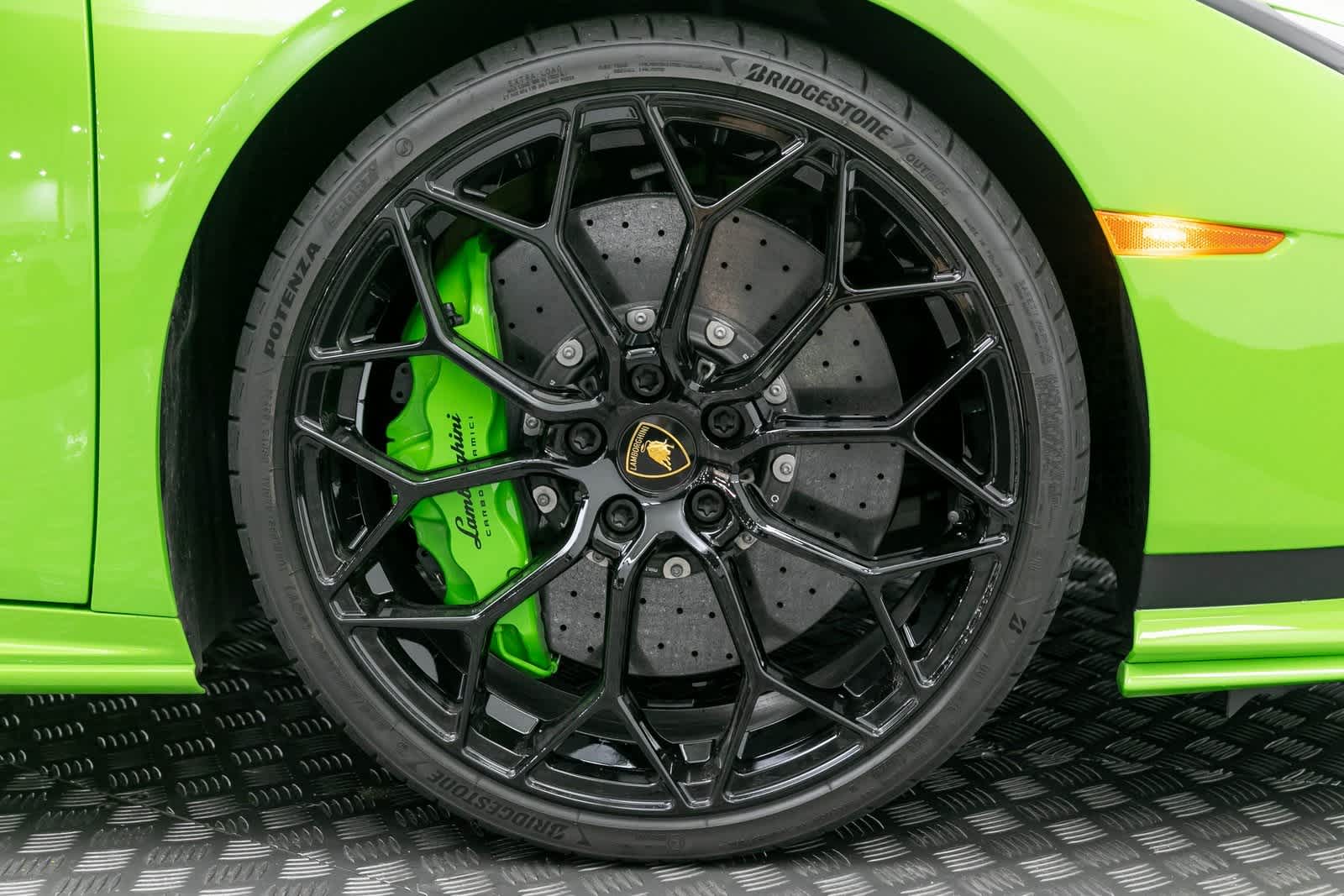 Thumbnail: 2023 Lamborghini Huracan - 43