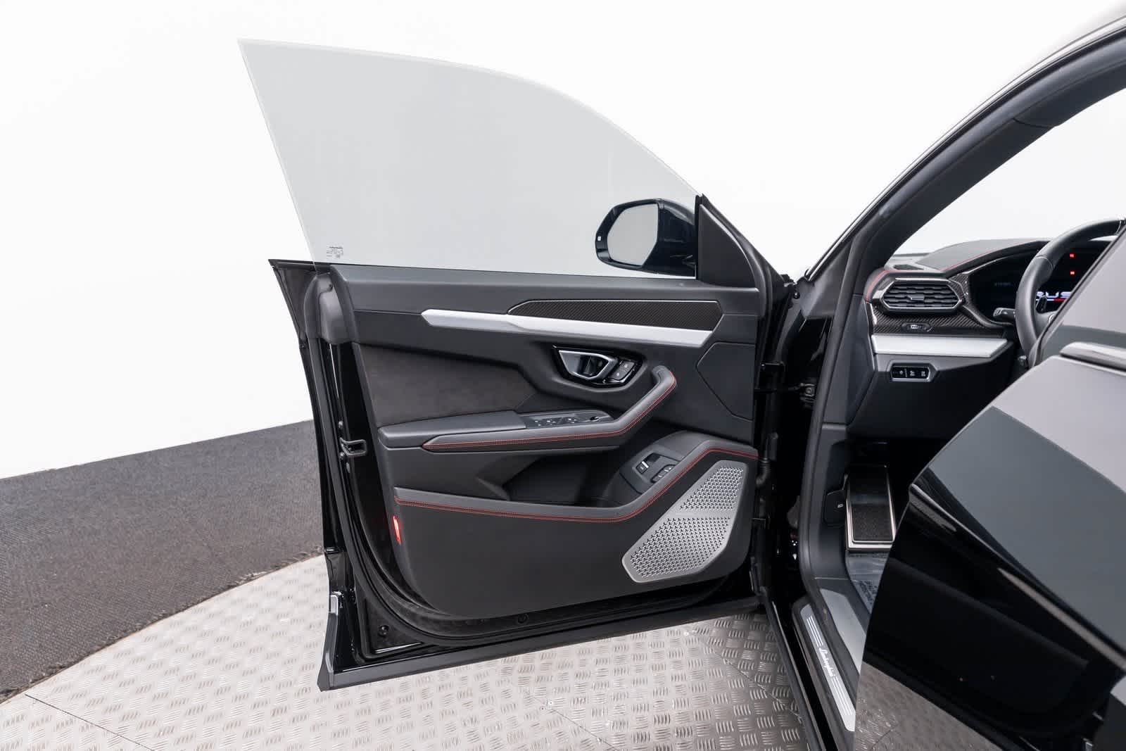 Thumbnail: 2020 Lamborghini Urus - 22