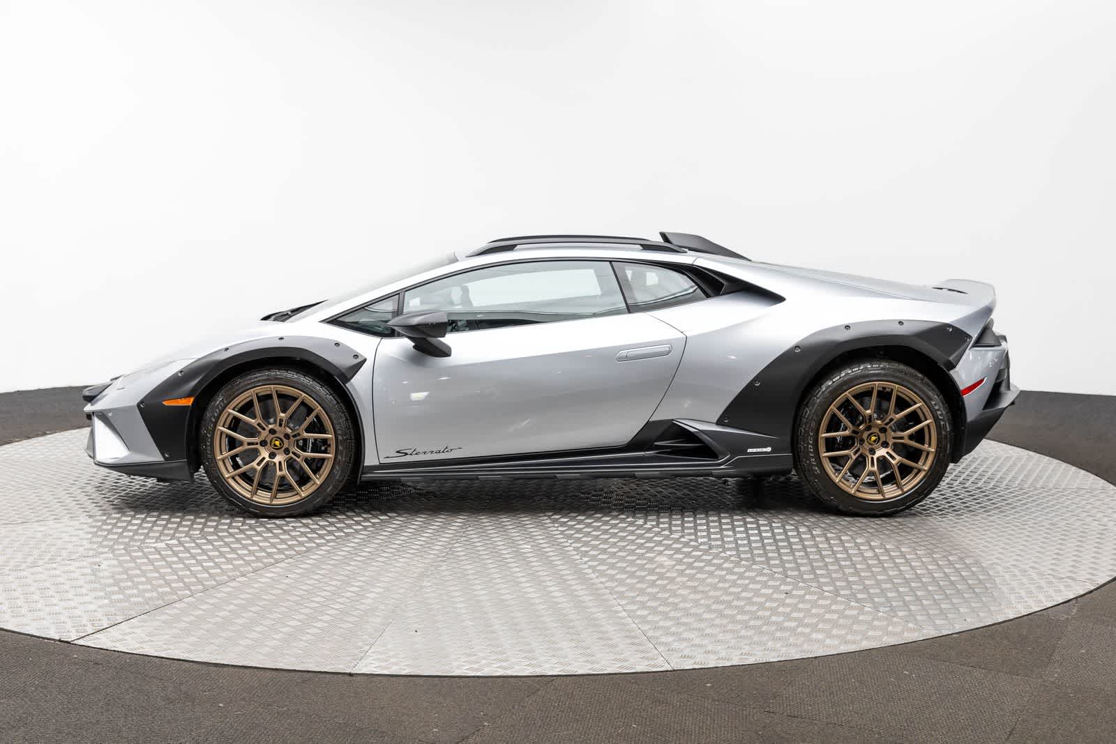 Thumbnail: 2024 Lamborghini Huracan - 3