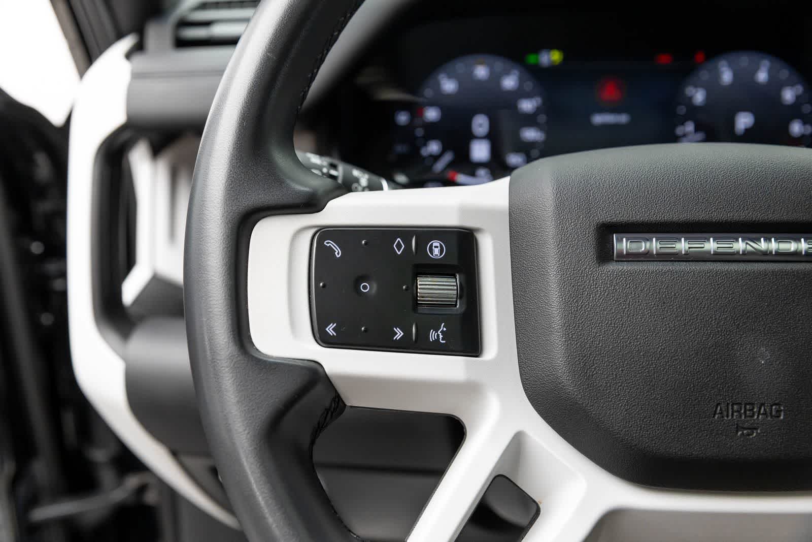 Thumbnail: 2025 Land Rover Defender - 30