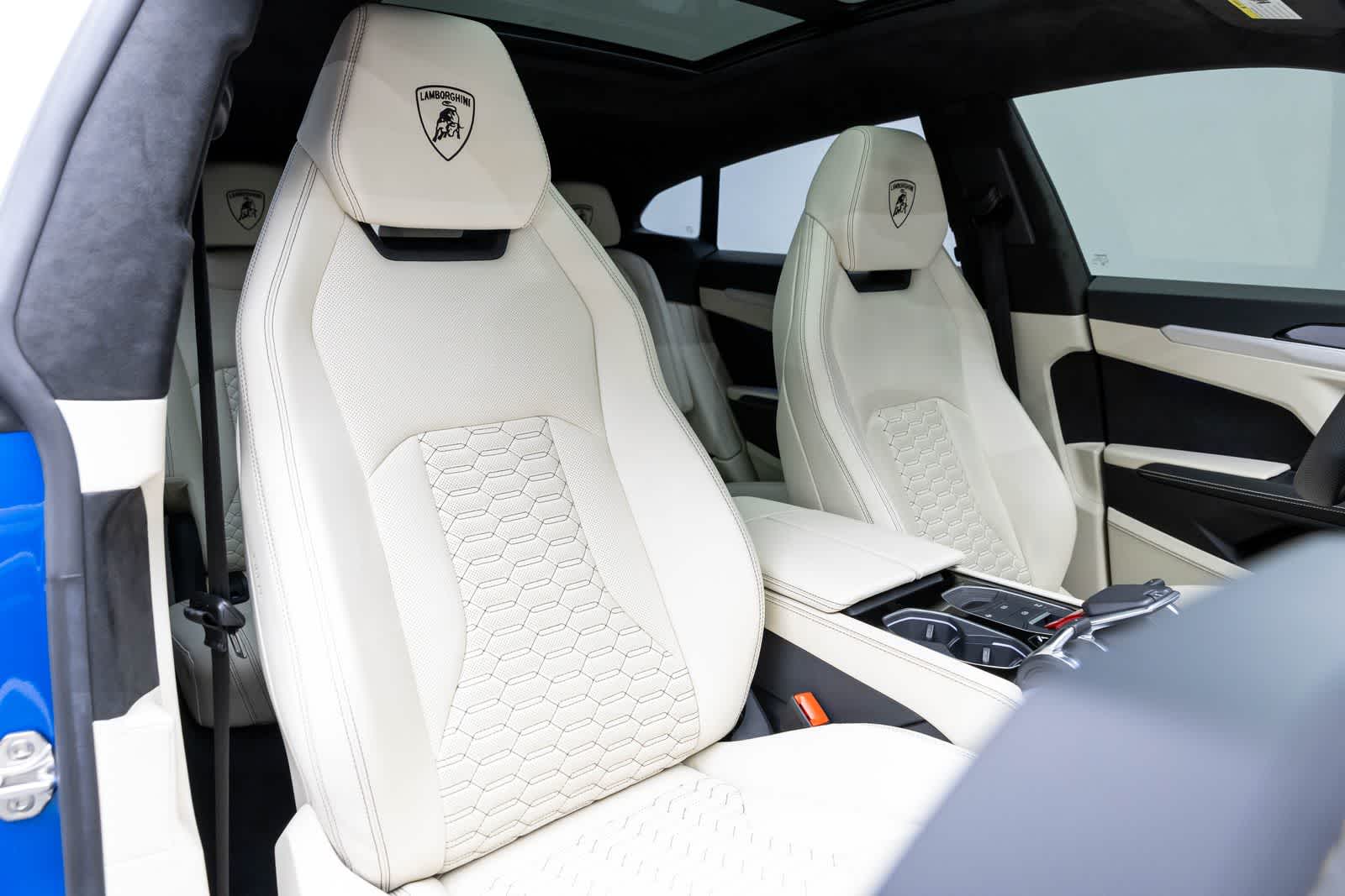 Thumbnail: 2019 Lamborghini Urus - 16