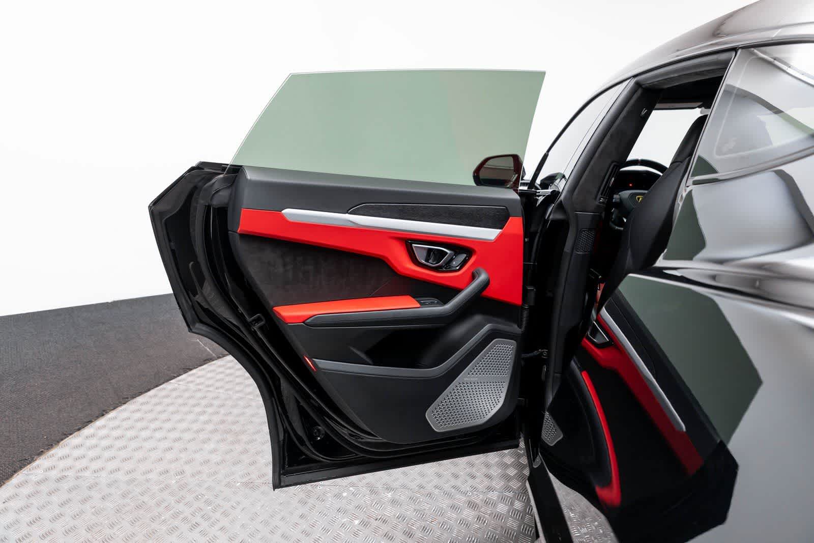 Thumbnail: 2022 Lamborghini Urus - 38