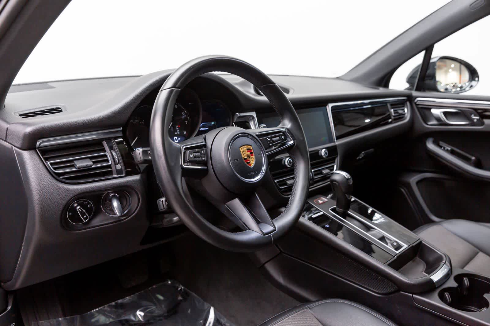 Thumbnail: 2022 Porsche Macan - 2