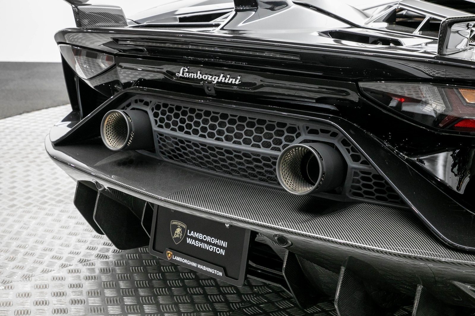 2021 Lamborghini Aventador SVJ 37