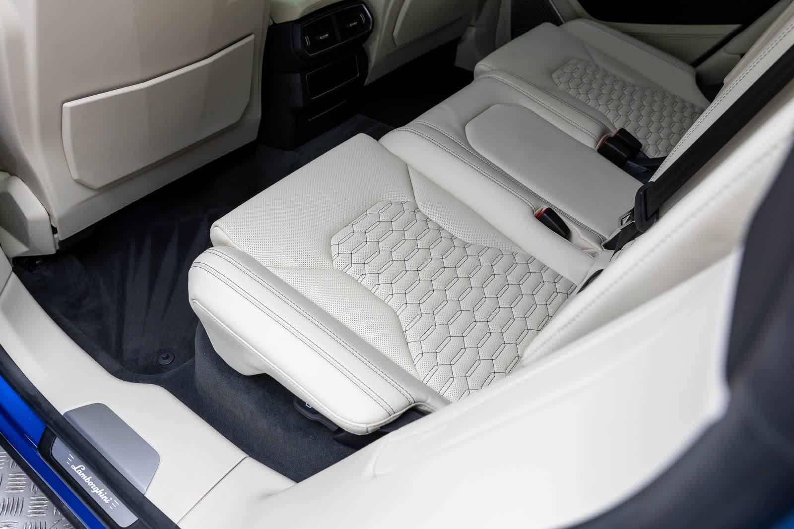 Thumbnail: 2019 Lamborghini Urus - 45