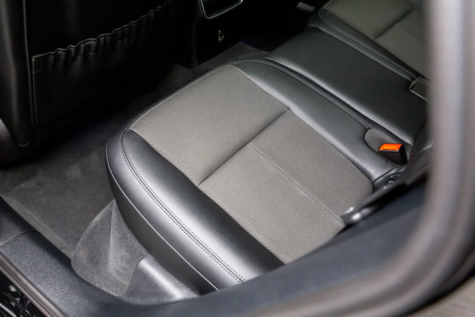 Thumbnail: 2022 Porsche Macan - 39