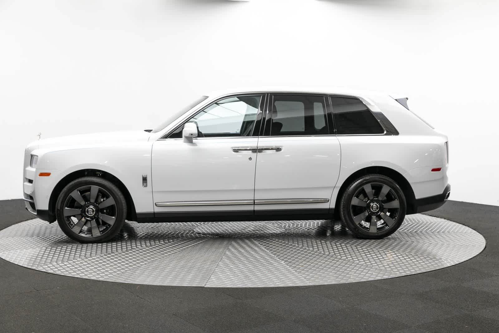 Thumbnail: 2022 Rolls-Royce Cullinan - 3