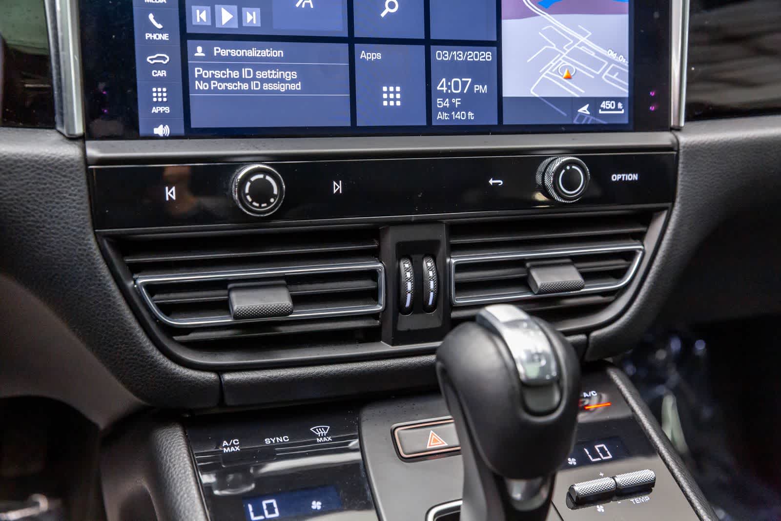 Thumbnail: 2022 Porsche Macan - 32