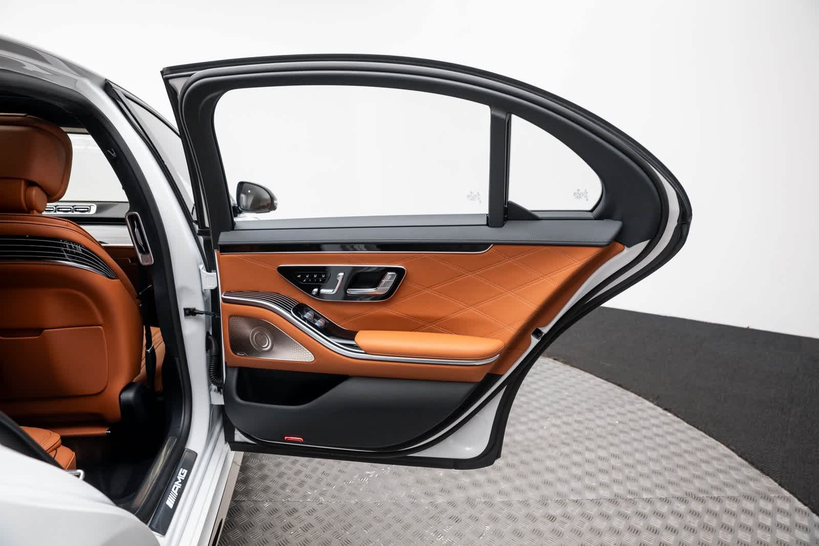 Thumbnail: 2024 Mercedes-Benz S-Class - 43