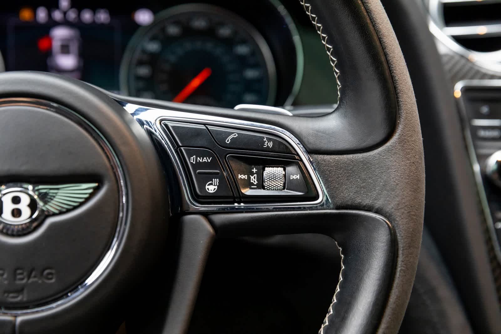 Thumbnail: 2020 Bentley Bentayga - 33