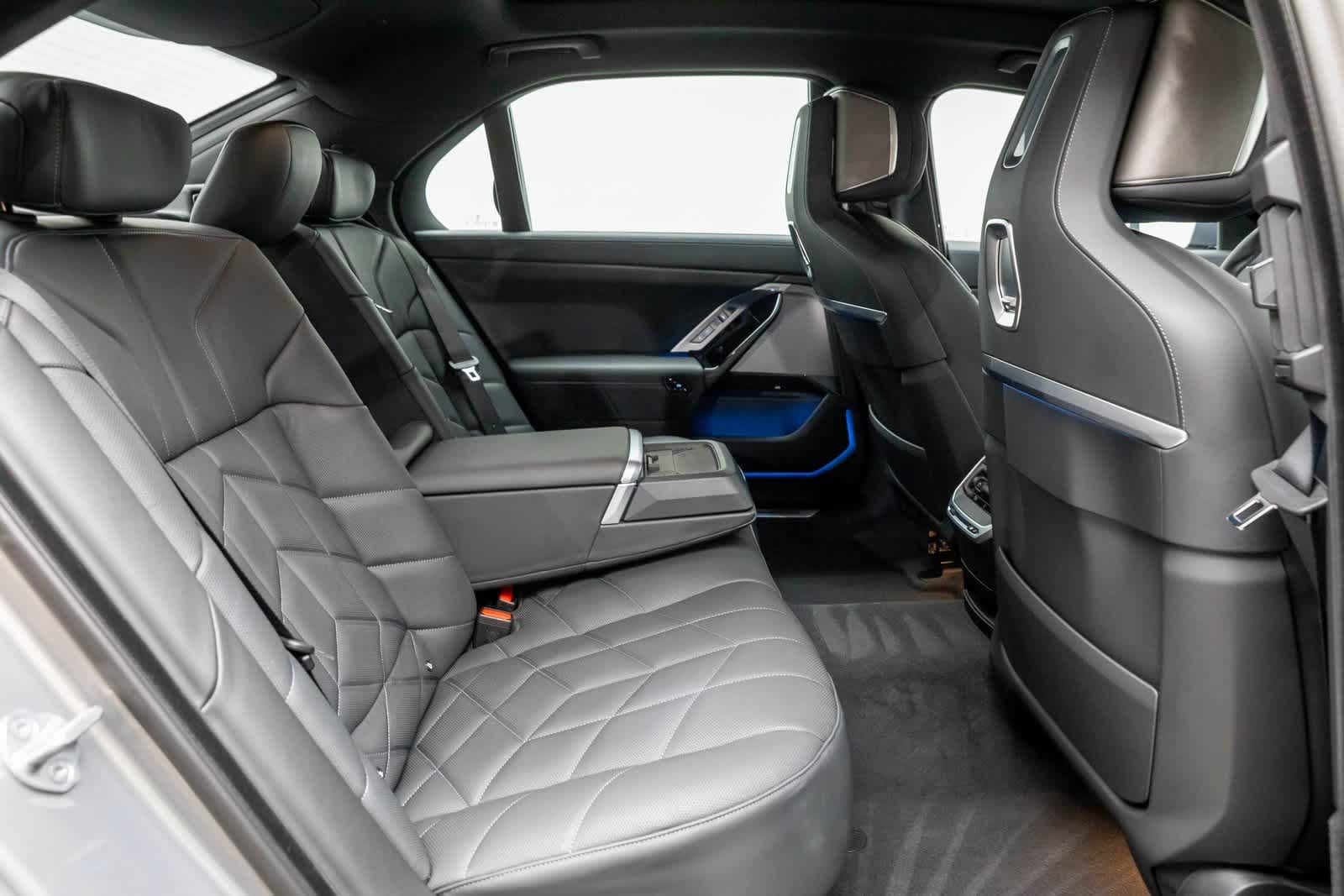 Thumbnail: 2024 BMW 7 Series - 16