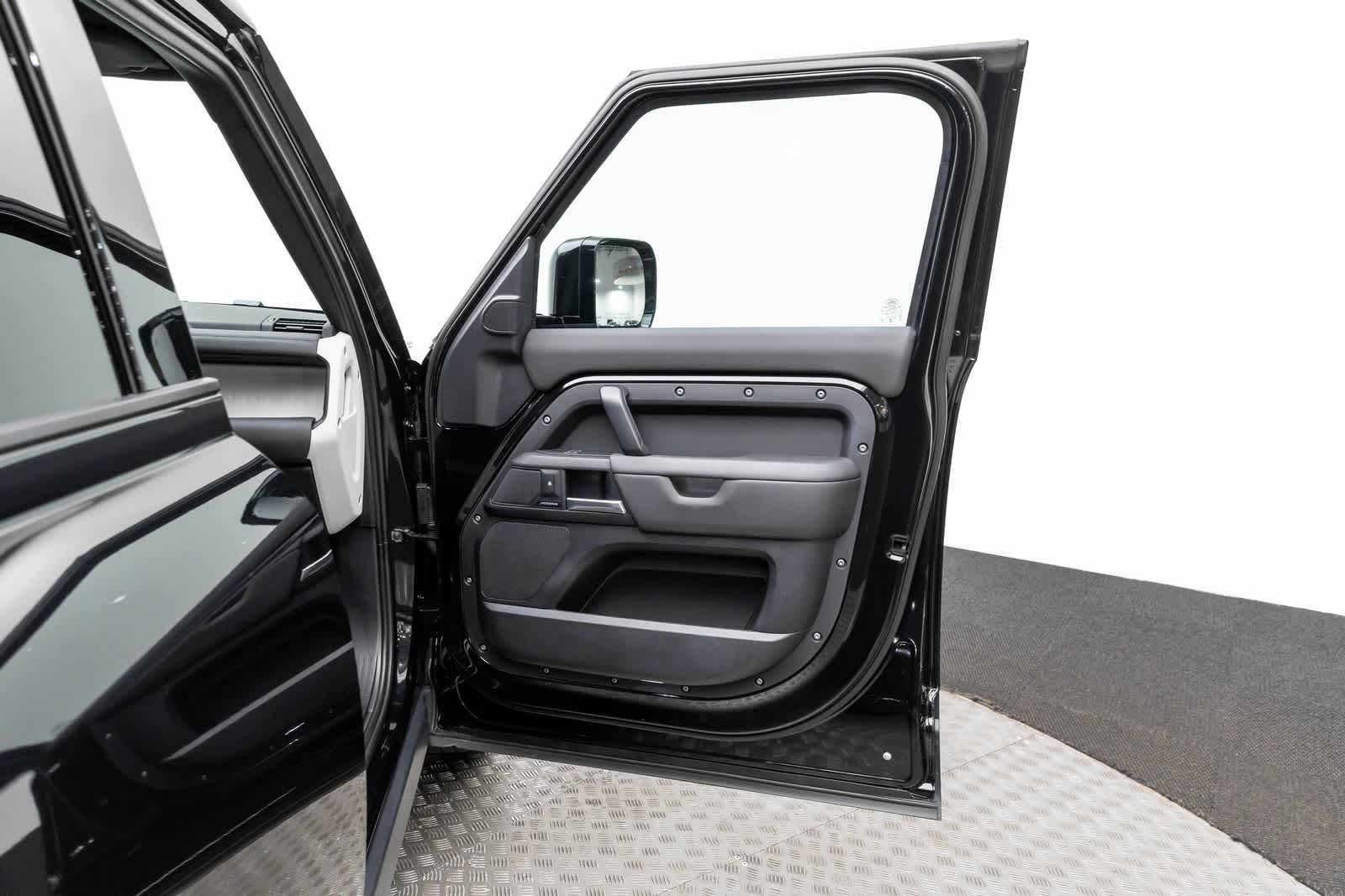 Thumbnail: 2025 Land Rover Defender - 37