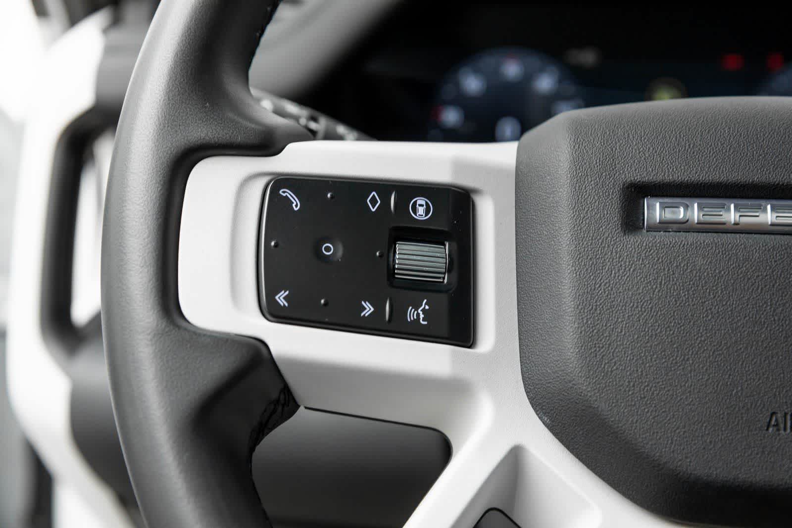 Thumbnail: 2025 Land Rover Defender - 29