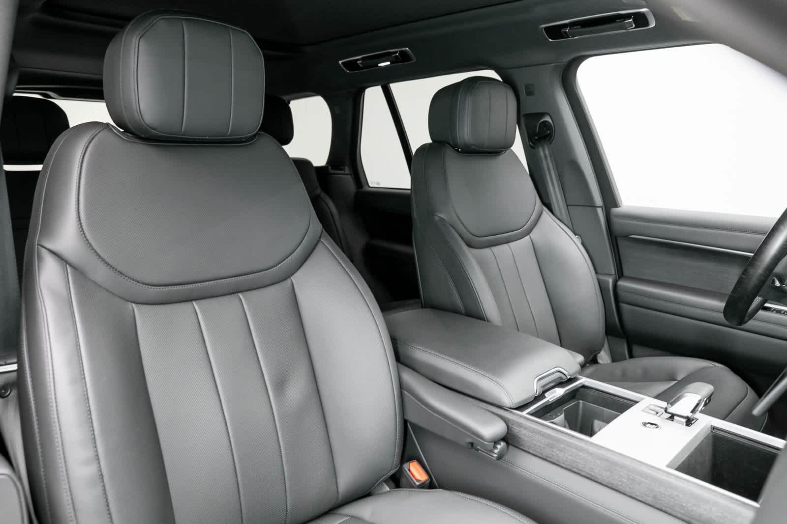 Thumbnail: 2025 Land Rover Range Rover - 17