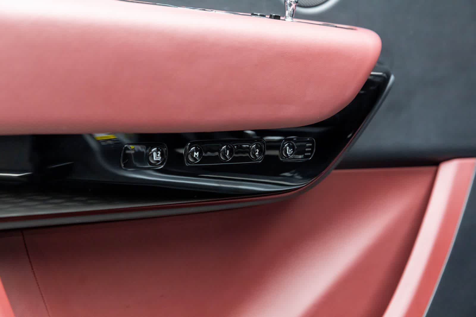 Thumbnail: 2022 Rolls-Royce Cullinan - 11