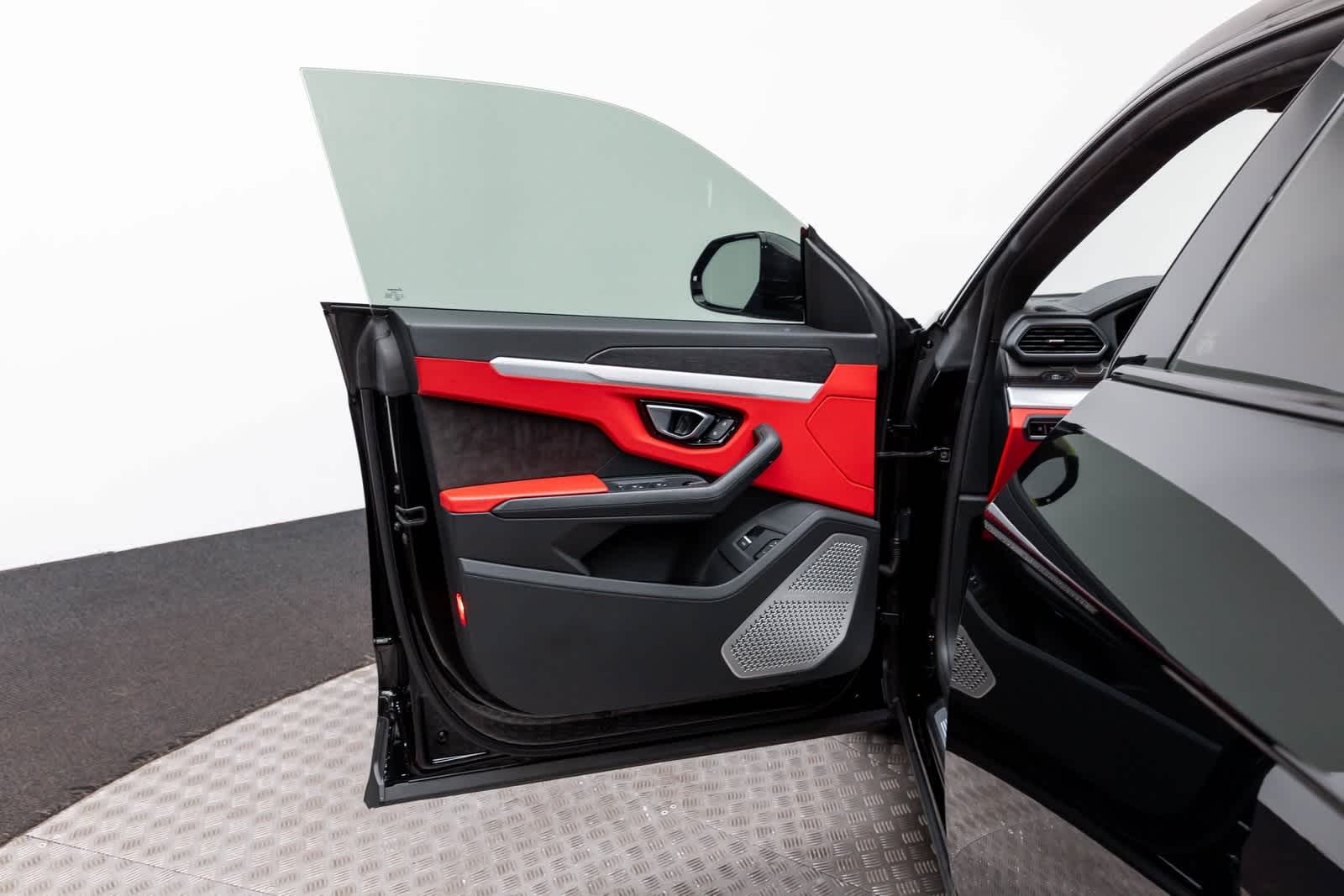 Thumbnail: 2022 Lamborghini Urus - 22