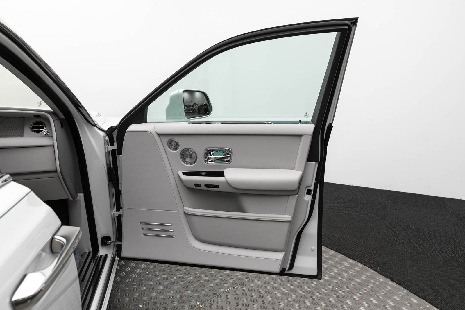 Thumbnail: 2024 Rolls-Royce Phantom - 31