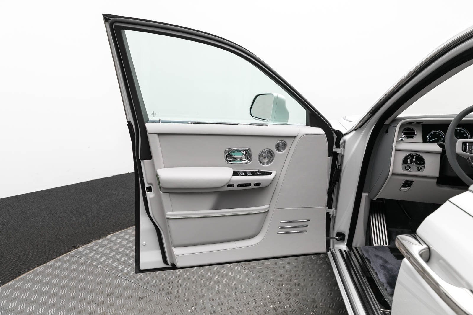 Thumbnail: 2024 Rolls-Royce Phantom - 8