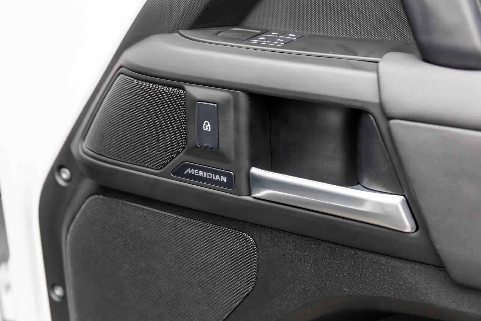 Thumbnail: 2025 Land Rover Defender - 39