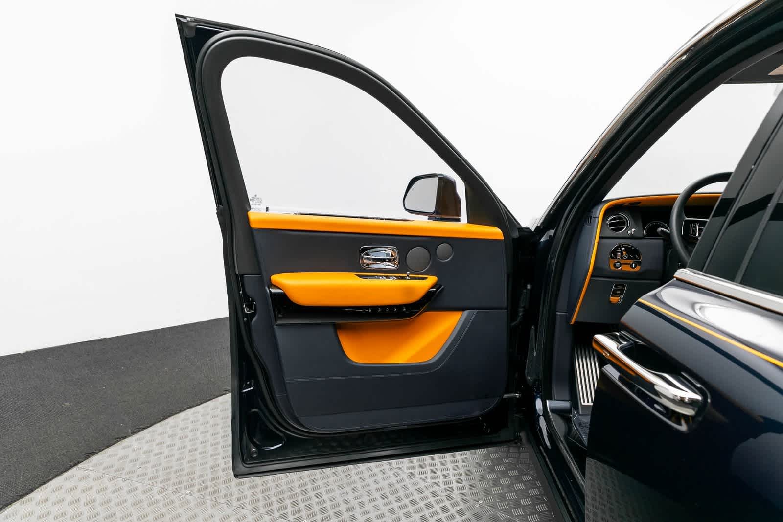 Thumbnail: 2024 Rolls-Royce Cullinan - 8