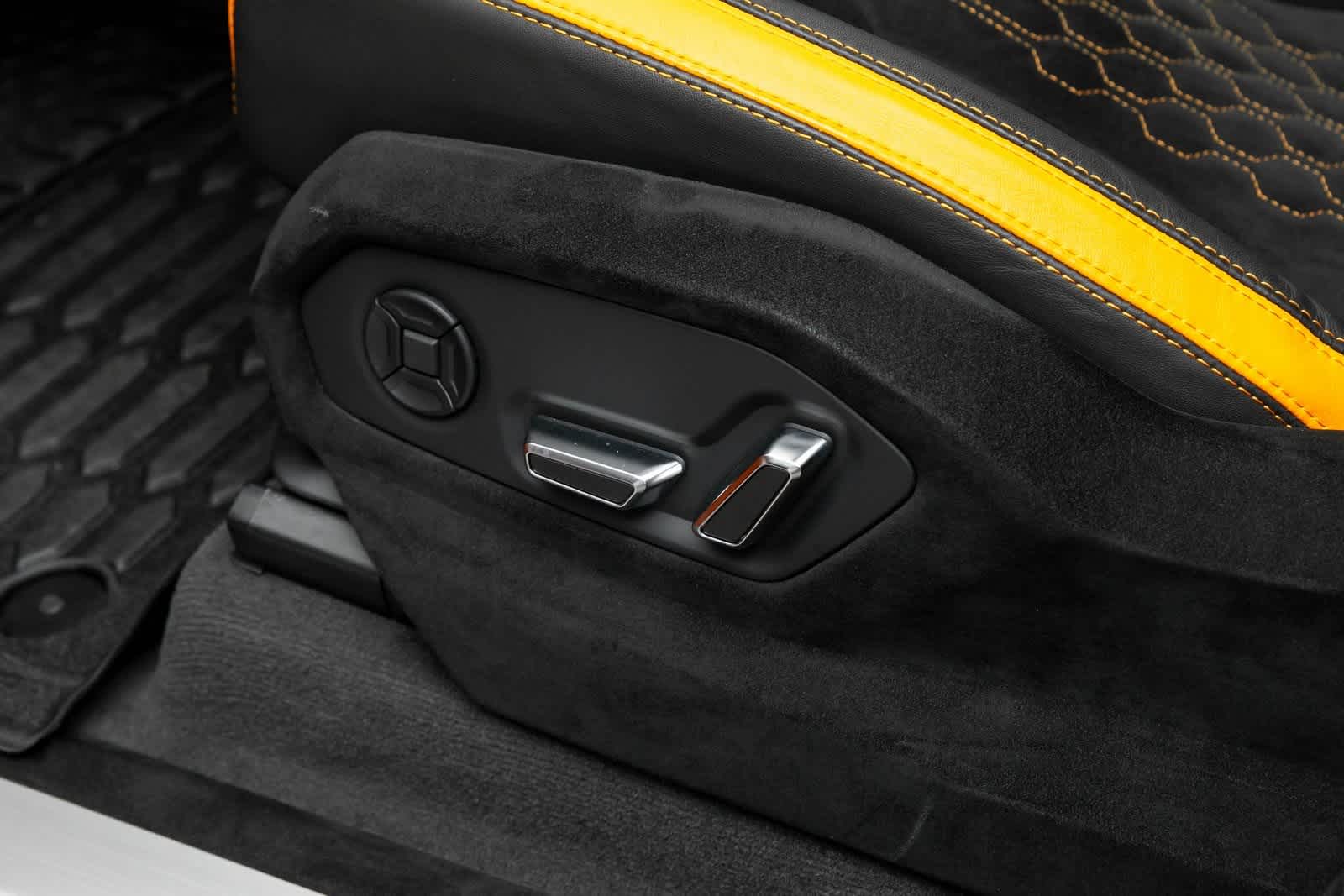 Thumbnail: 2024 Lamborghini Urus - 25