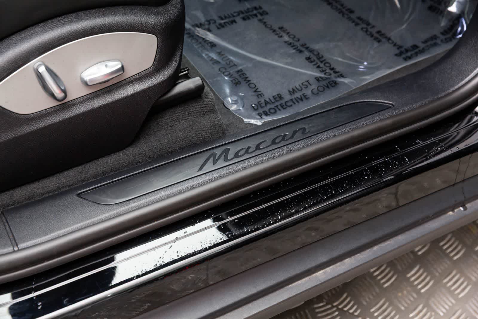 Thumbnail: 2022 Porsche Macan - 48