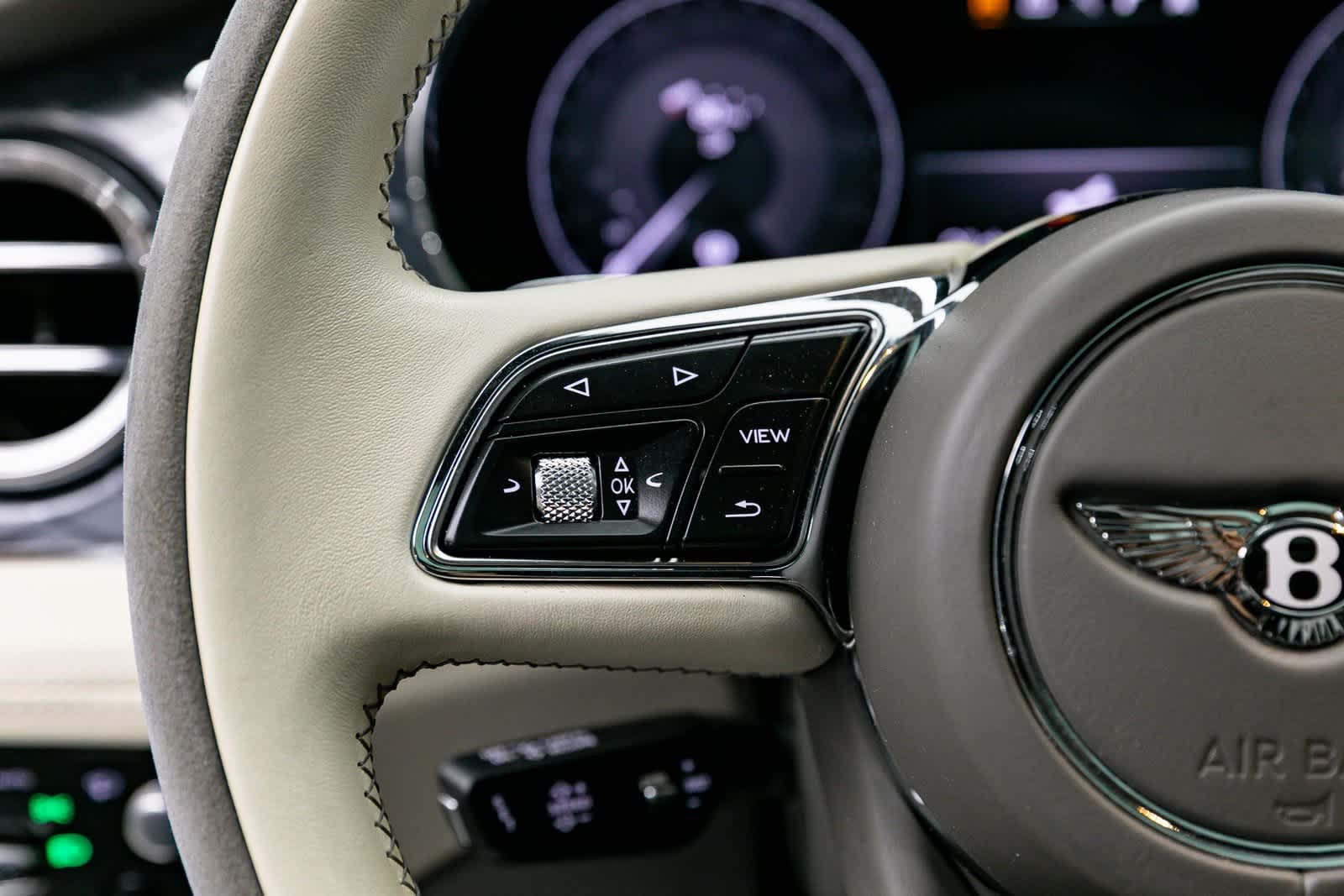 Thumbnail: 2022 Bentley Bentayga - 36