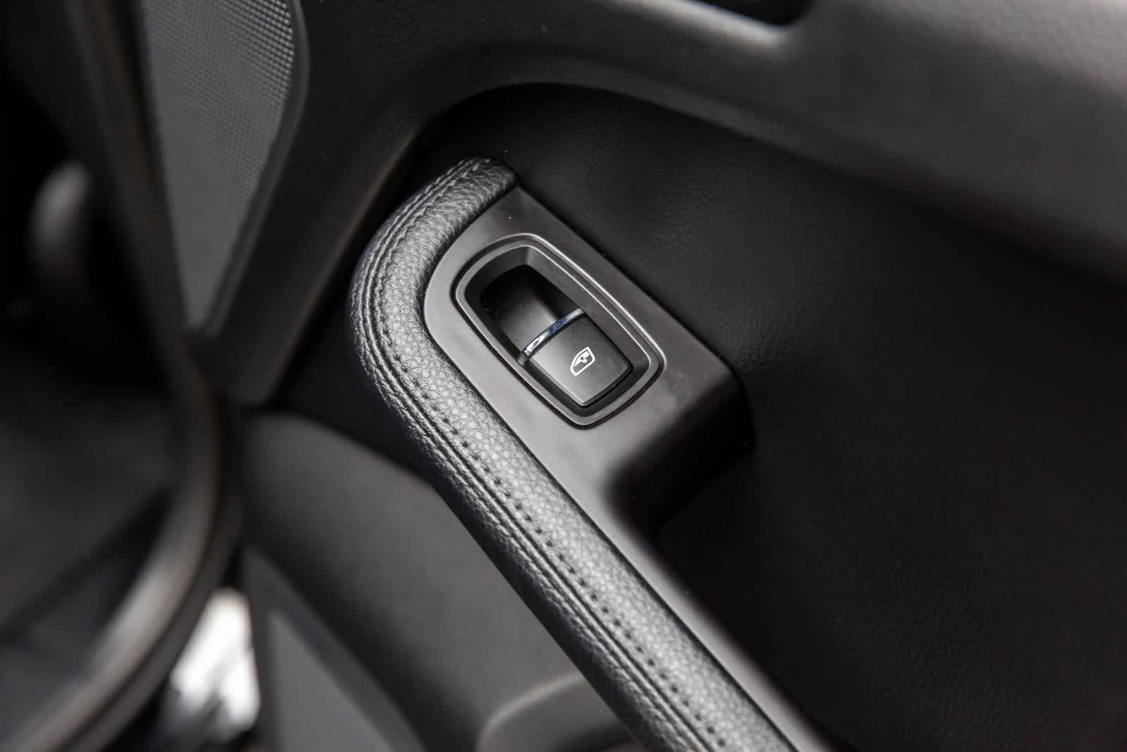 Thumbnail: 2022 Porsche Macan - 43