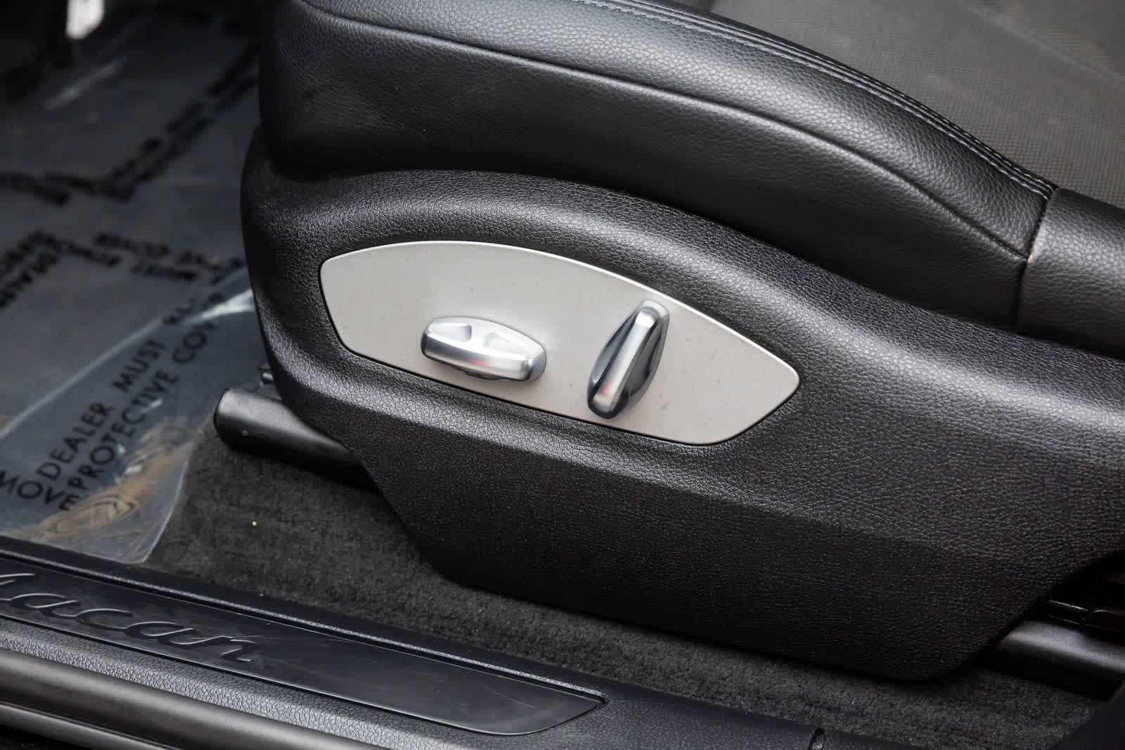 Thumbnail: 2022 Porsche Macan - 26