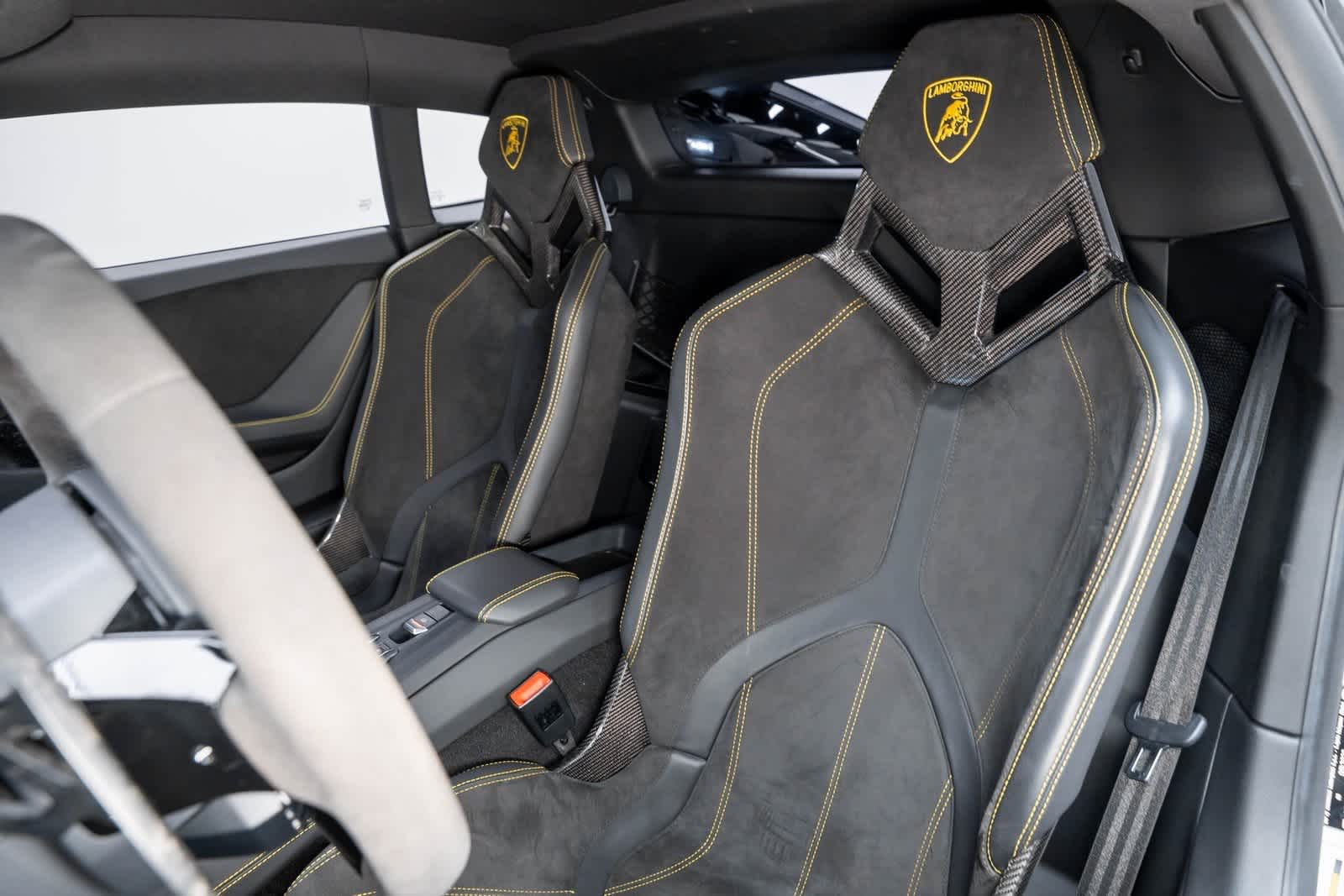 Thumbnail: 2022 Lamborghini Huracan - 12