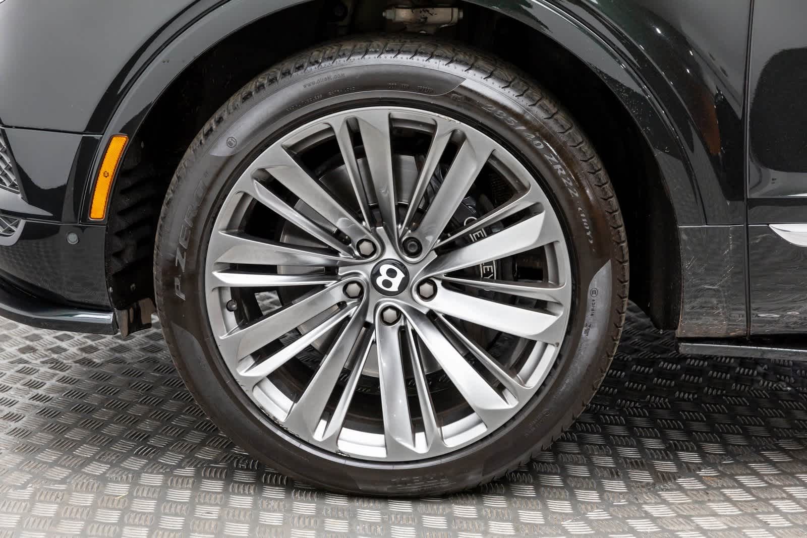 Thumbnail: 2020 Bentley Bentayga - 8