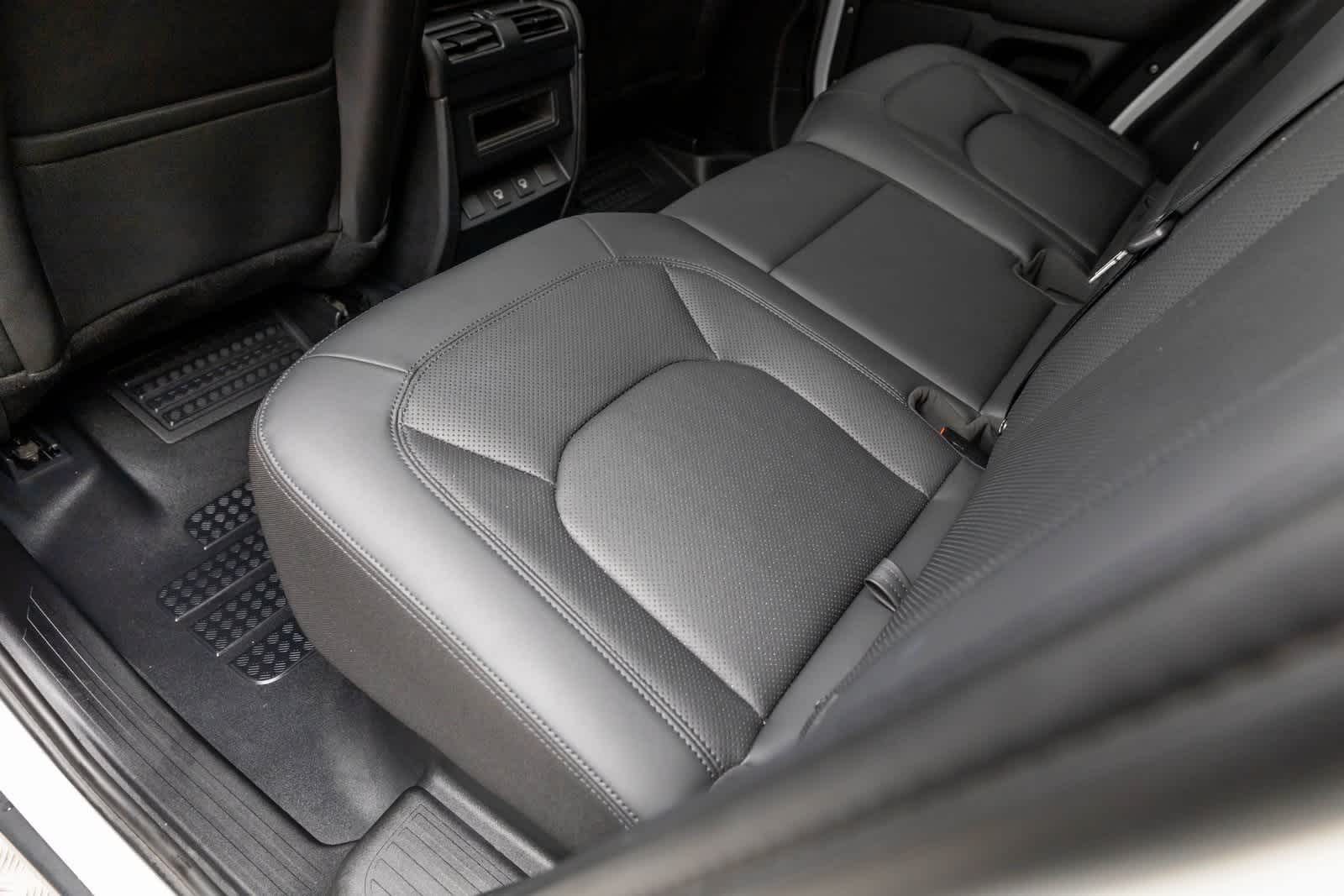 Thumbnail: 2025 Land Rover Defender - 35