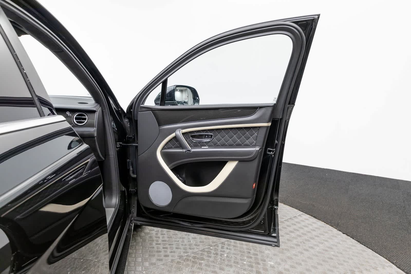 Thumbnail: 2020 Bentley Bentayga - 48