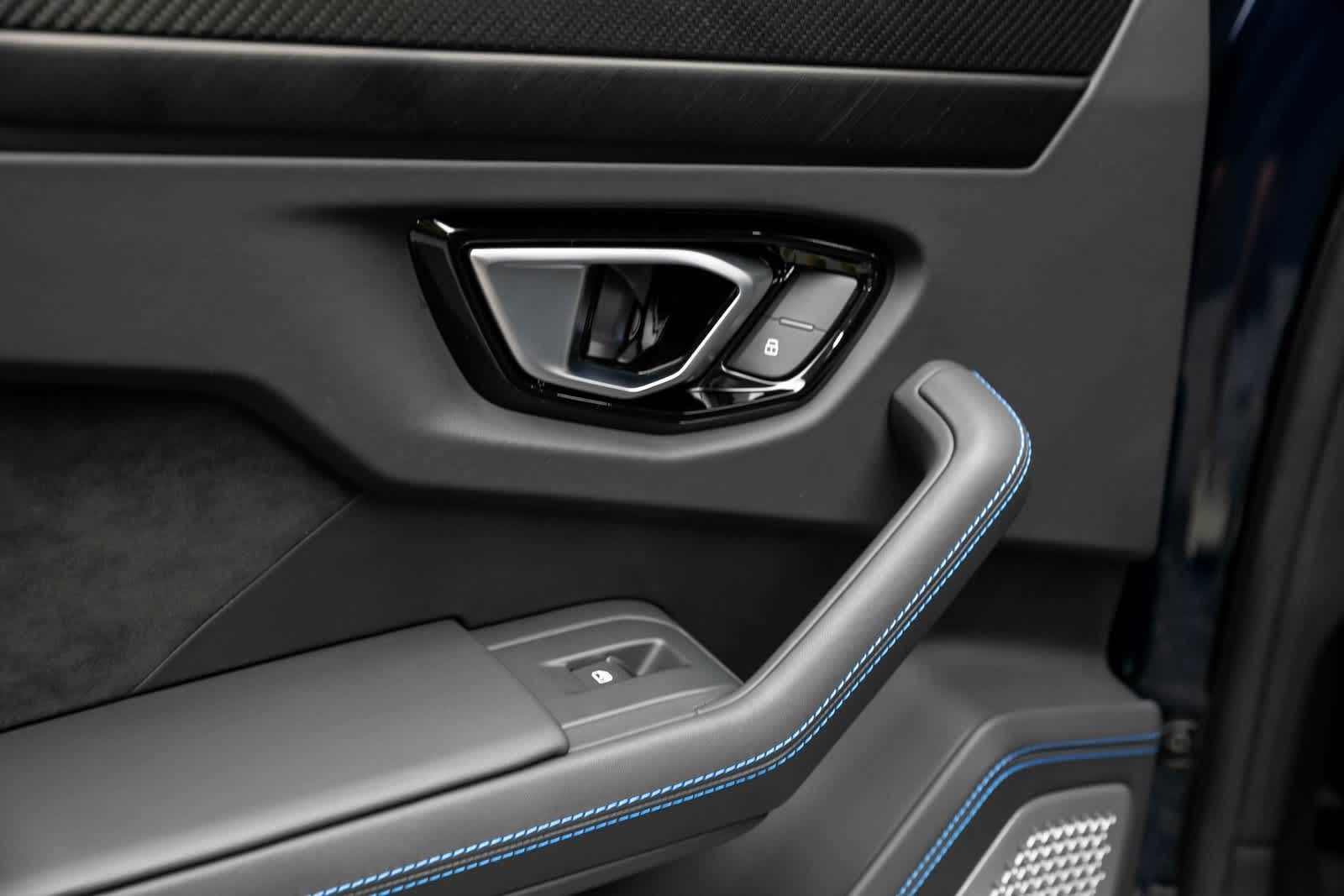 Thumbnail: 2022 Lamborghini Urus - 41